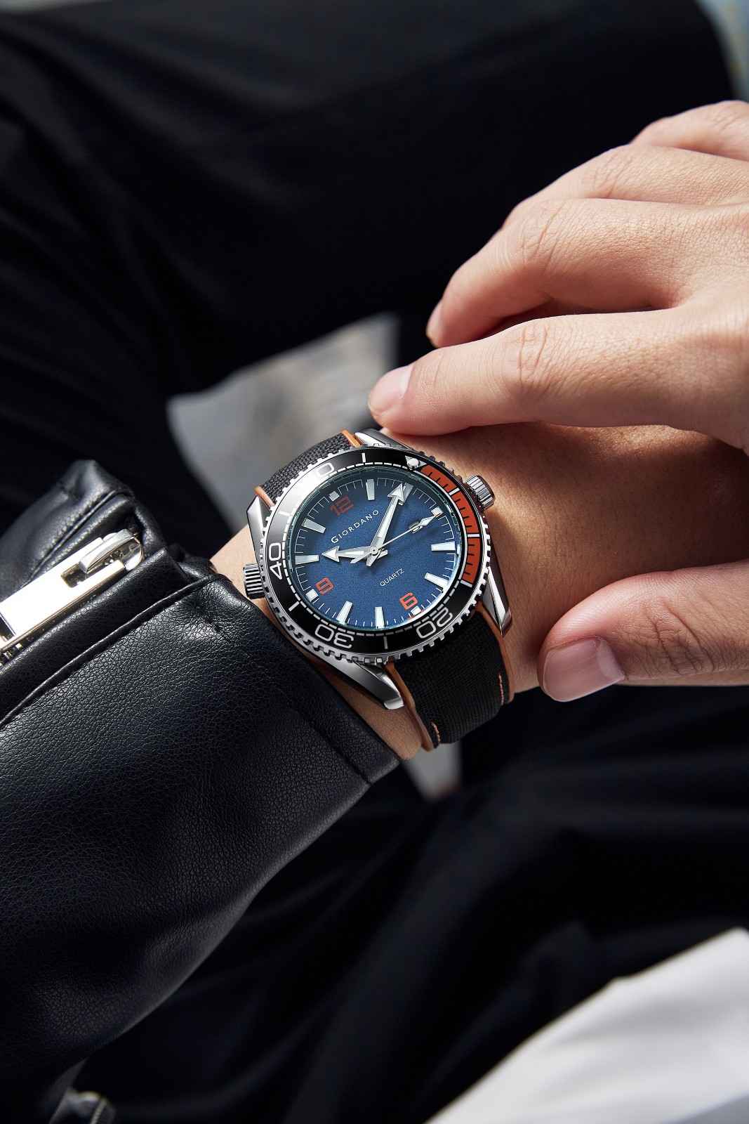 Giordano Analog Quartz Watch For Men – Round Dial with Rotating Bezel, Luminous Hour Markers, Silicone Strap, Date Display GZ-50159-02