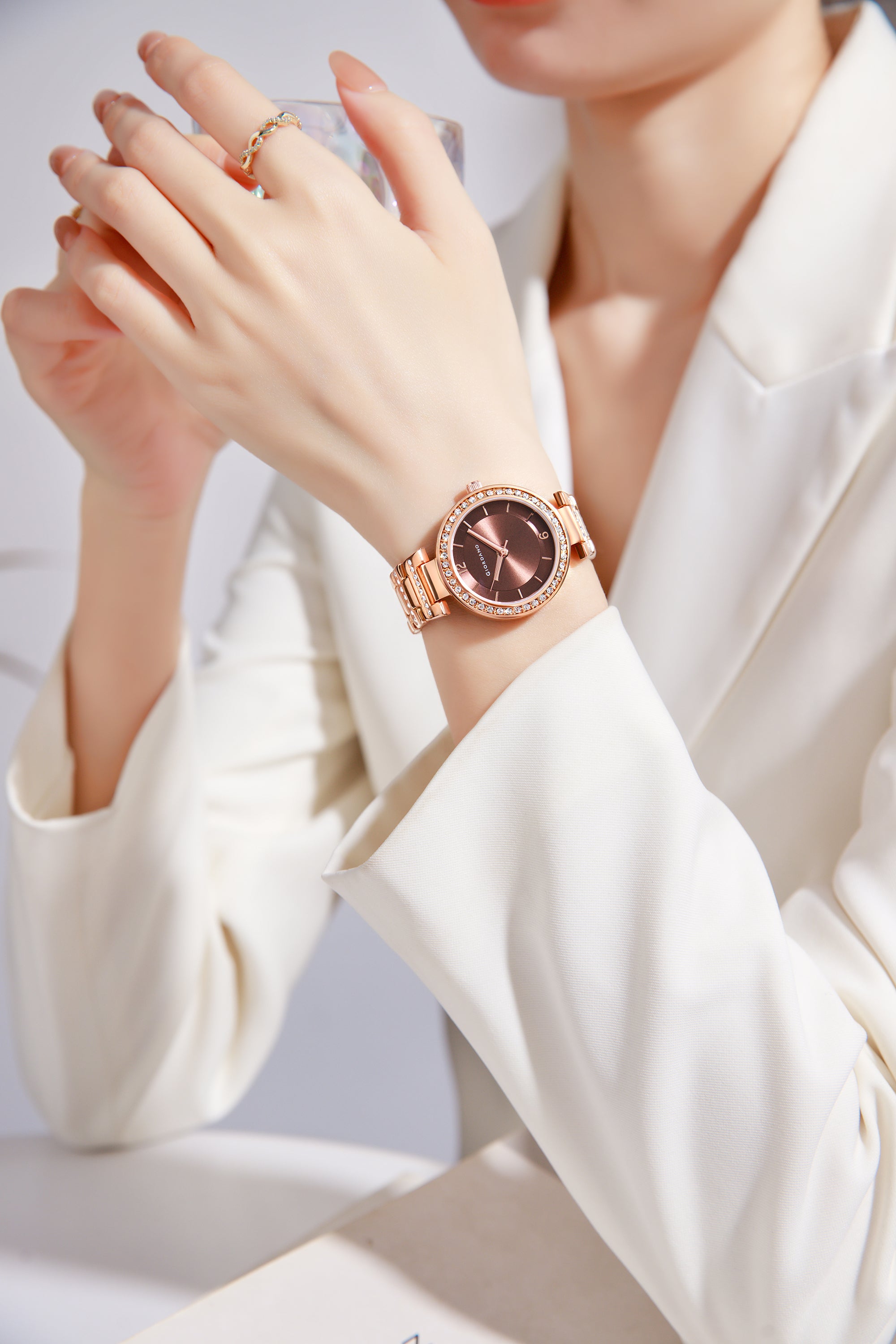 Giordano Eleganza Collection Analog Watch for Women with Diamond Studded Case and Urban Fashion Metal Strap Ladies Wrist Watch Gift for Women GD4051-33