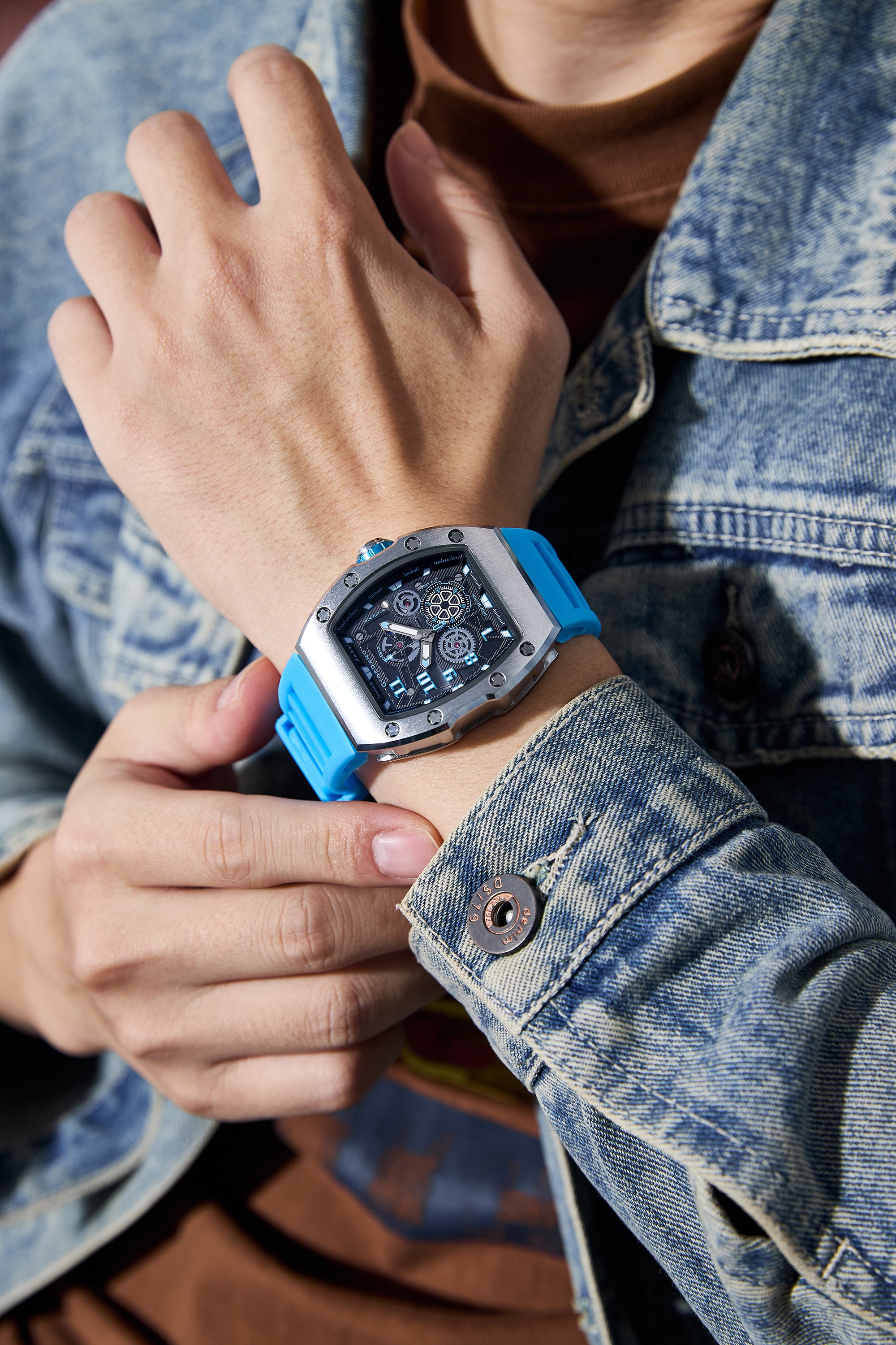 Giordano Sqaure Analog Casual Sporty Watch for Men – Mechanical-Inspired Design dial, Quartz Movement, silicon strap and date display | GZ-50150-04