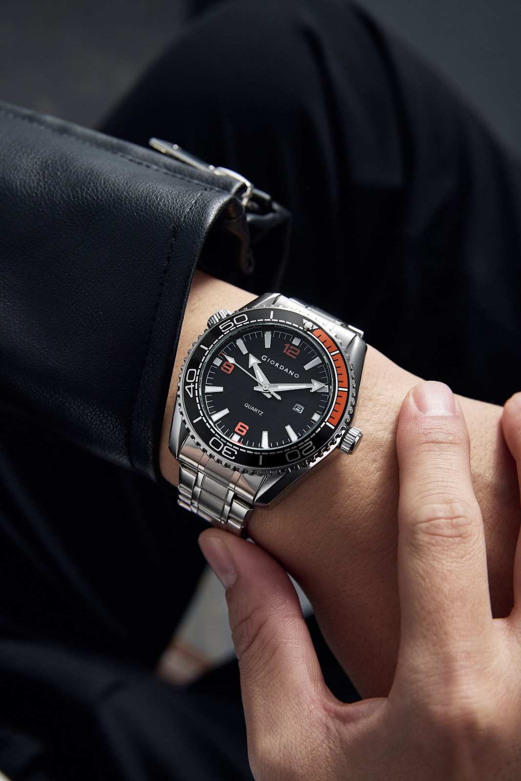 Giordano Analog Quartz Watch For Men – Round Dial with Rotating Bezel, Luminous Hour Markers, Stainless Steel Strap, Date Display GZ-50159-11