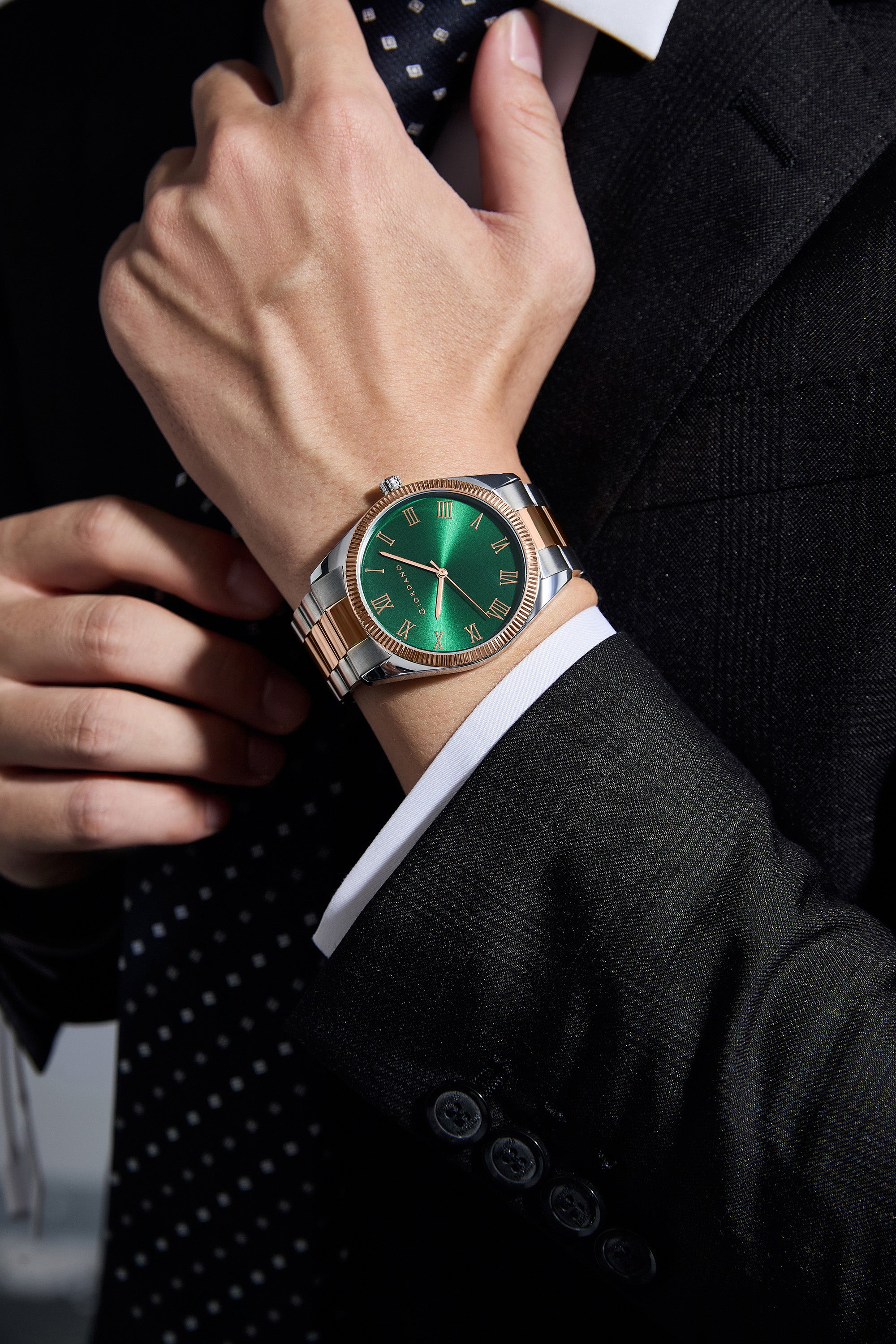 Giordano Analog Wrist Watch for Men Stylish Metal Strap with Water Resistant 3 Hand Mechanism for Men and Boys to Compliment Your Look/Ideal Gift for Male - GZ-50112-GZ-50112-55