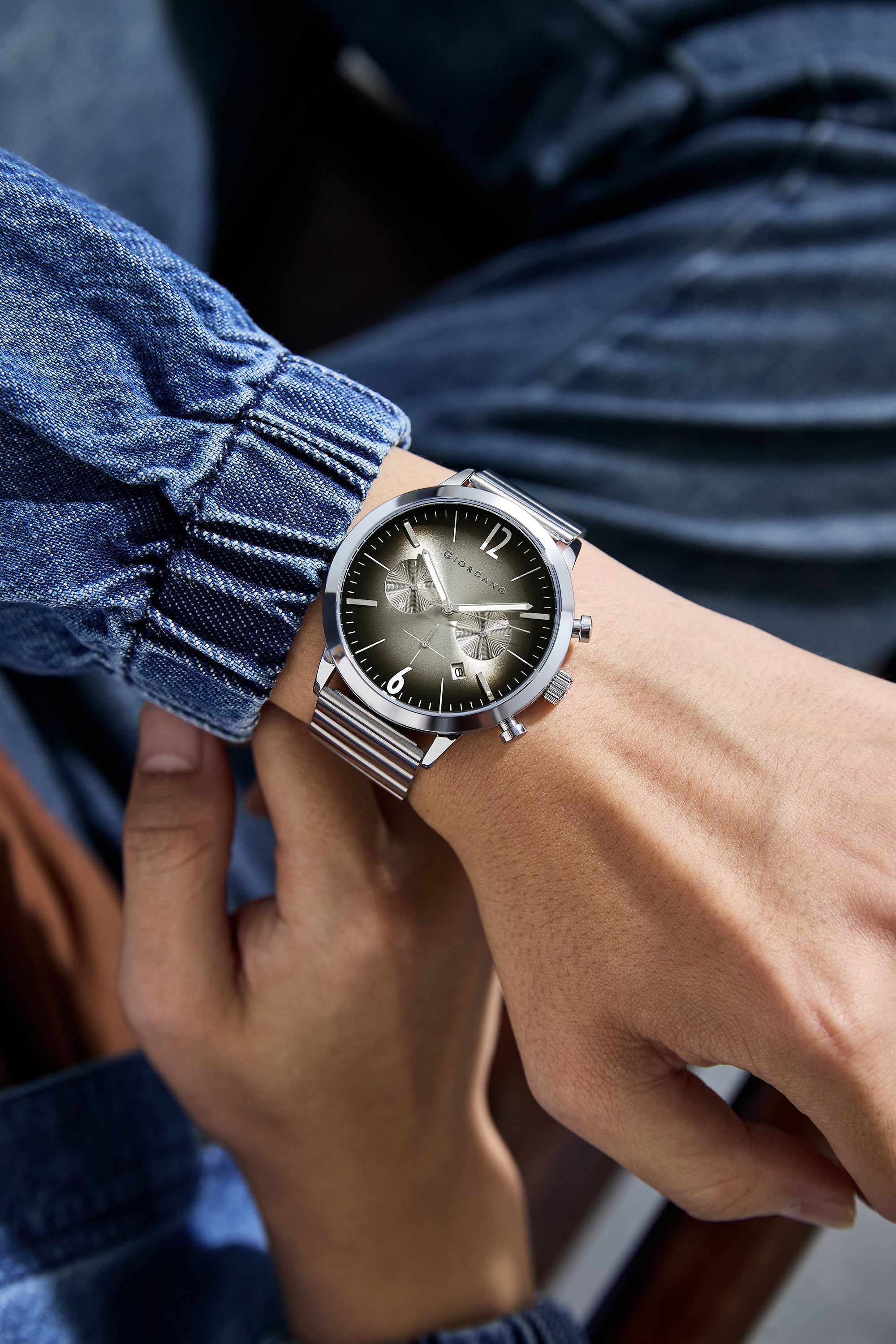 Giordano Analog Chronograph Watch for Men - Stainless Steel Case & strap| Modern Casual & Formal Wristwatch with Date | GZ-50153-22