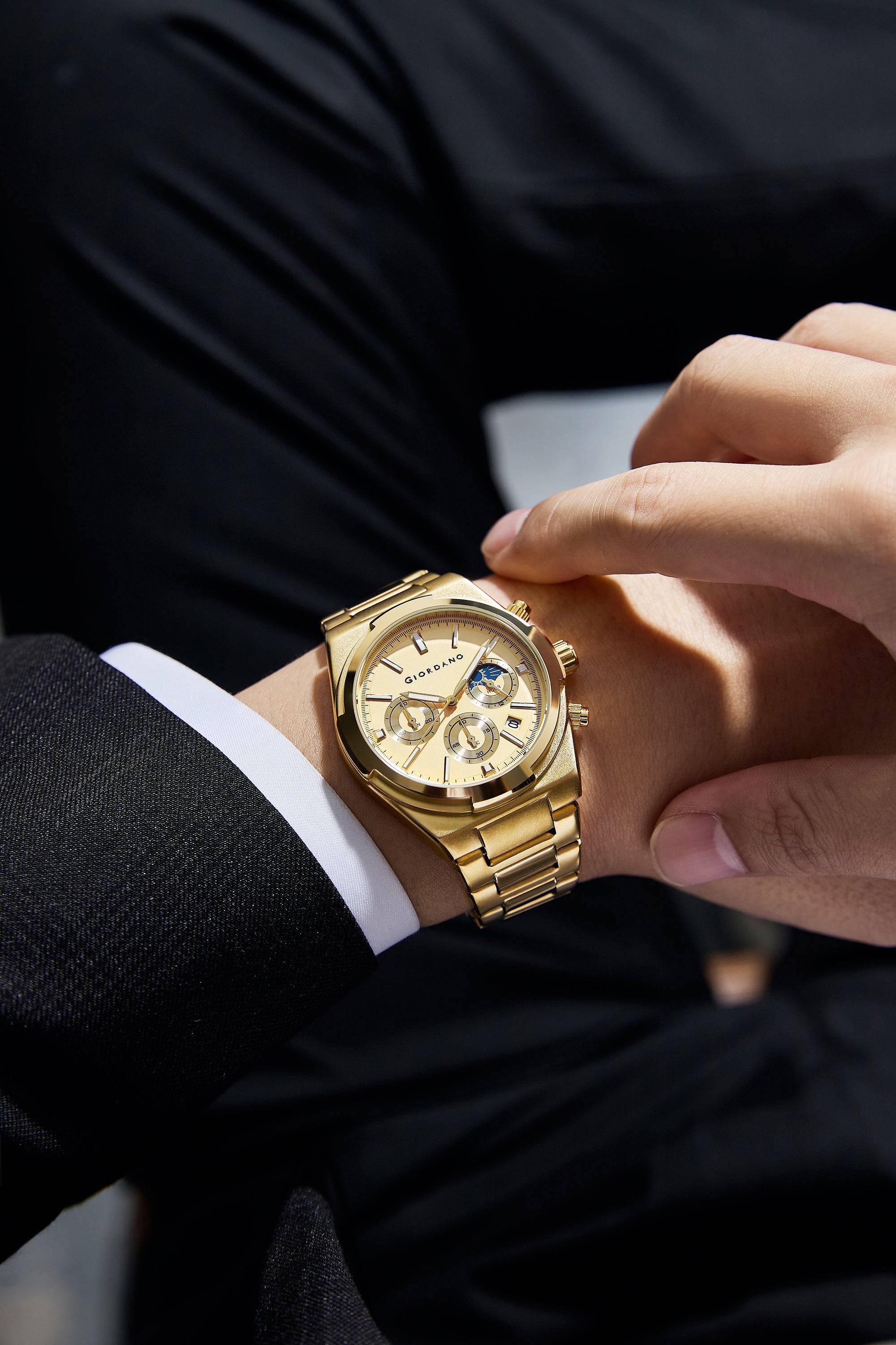 Giordano Luxury multifunctional Watch for Men with round dial, date display and Stainless Steel Strap | GZ-50152-33