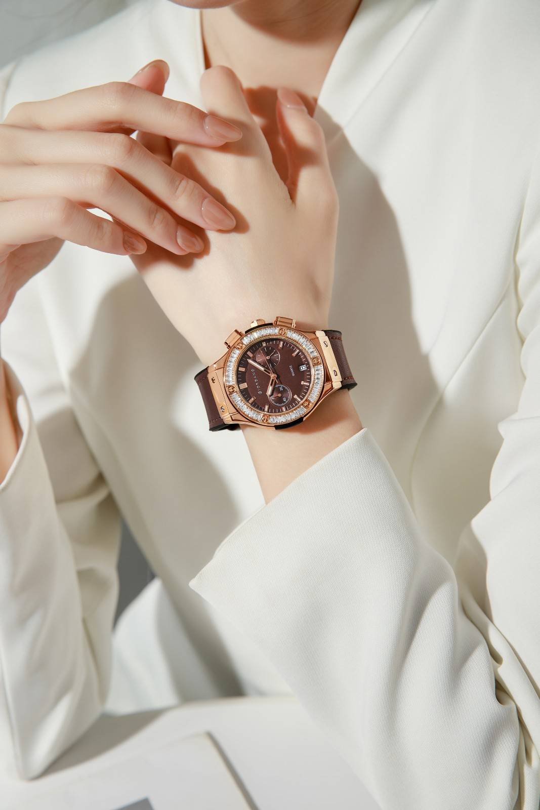 Giordano analog Watch for Women  – Round Dial,  Leather Strap, Crystal-Studded Bezel with Quartz Movement-GZ-60093-05