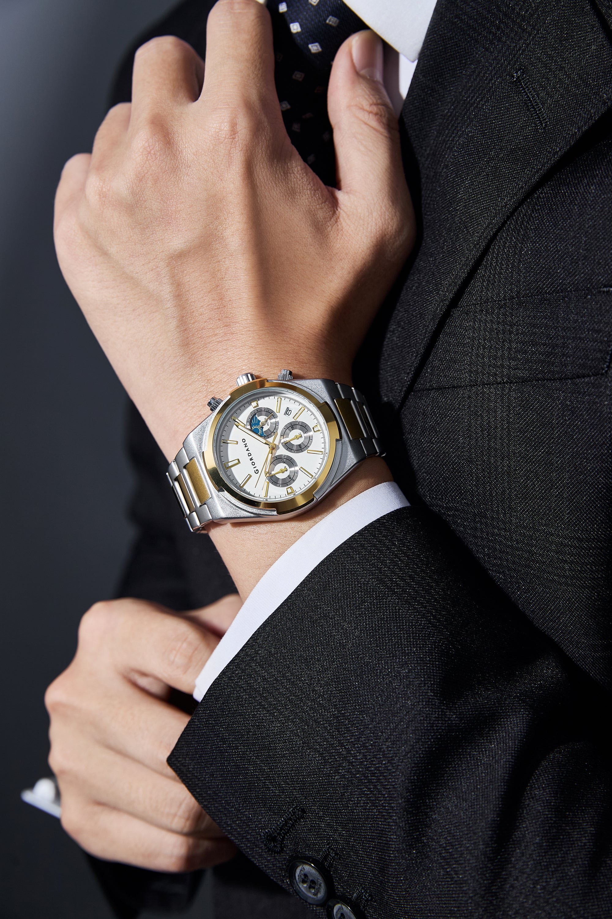 Giordano Luxury multifunctional Watch for Men with round dial, date display and Stainless Steel Strap | GZ-50152-55