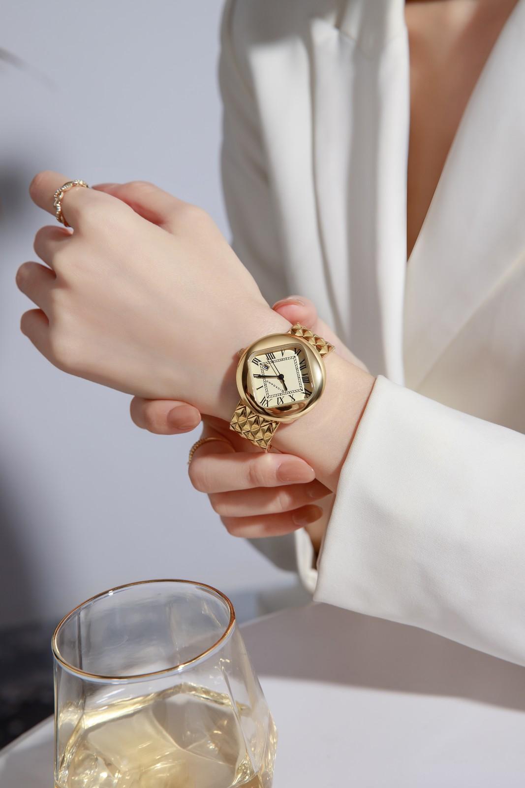 Giordano Elegant Analoge Watch for Women - Unique Rounded-Square Dial, Roman Numeral Dial, Date Display and Textured Stainless Steel Strap | GZ-60121-33