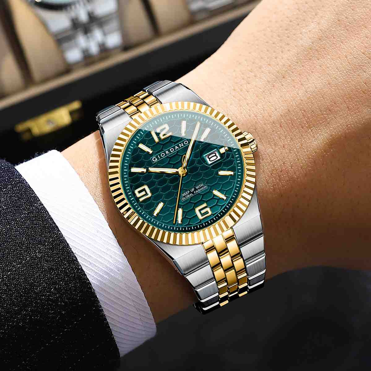 GIORDANO Analog Watch for Men with Honeycomb Dial, Fluted Bezel, Stainless Steel Strap, Date Window & Luminous Hour Markers - GZ-50172-33