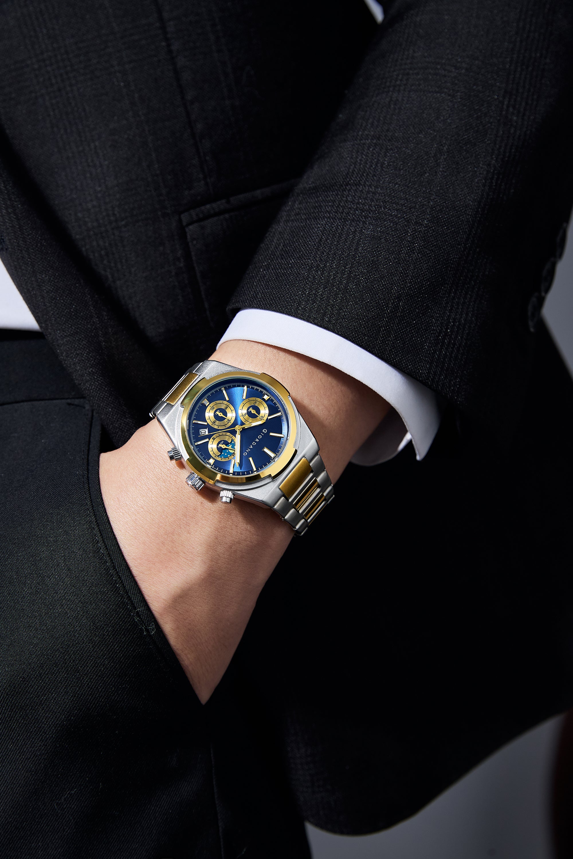 Giordano Luxury multifunctional Watch for Men with round dial, date display and Stainless Steel Strap | GZ-50152-66