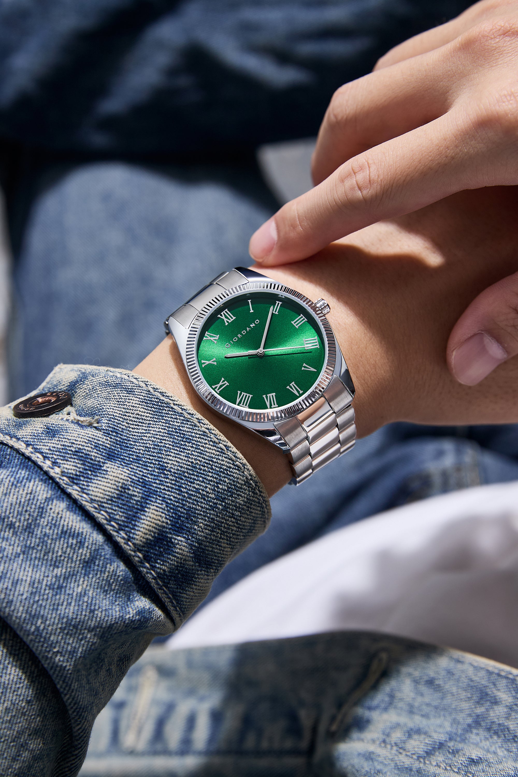 Giordano Analog Wrist Watch for Men Stylish Metal Strap with Water Resistant 3 Hand Mechanism for Men and Boys to Compliment Your Look/Ideal Gift for Male - GZ-50112-11