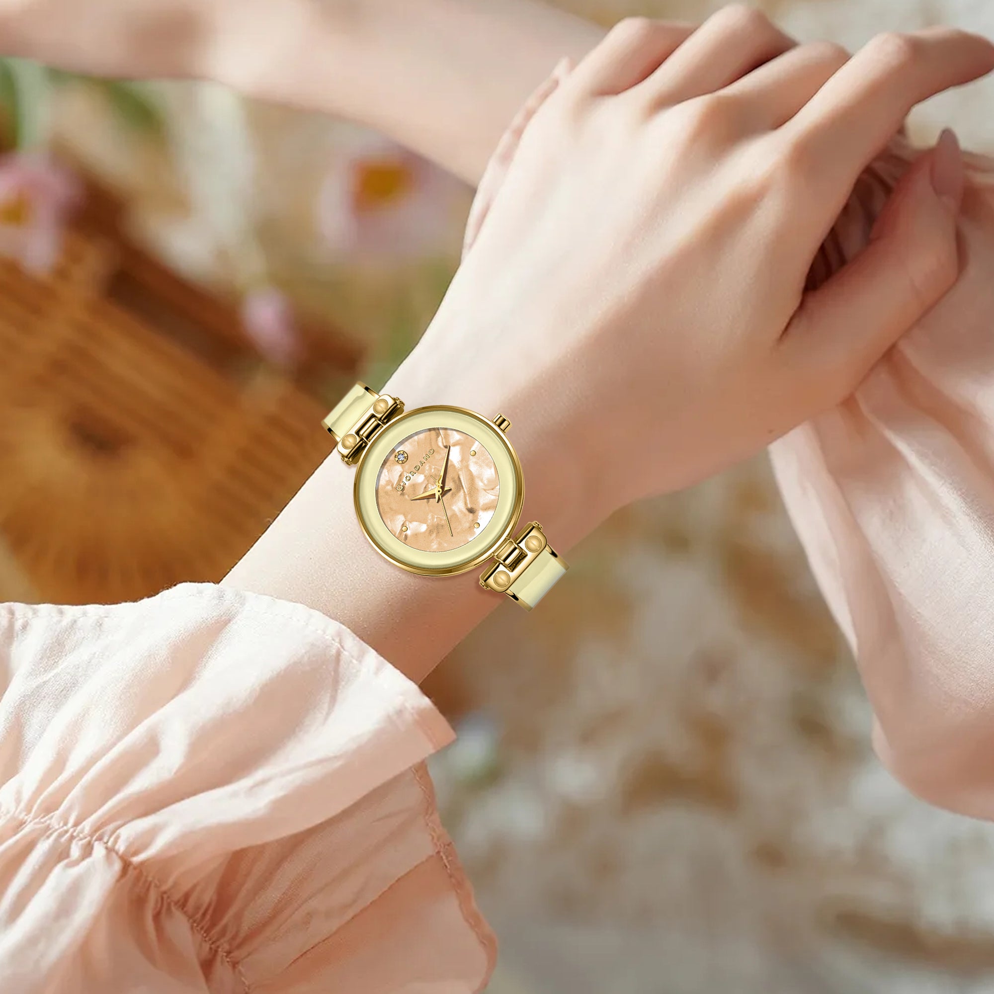 Giordano Designer Analog Watch for Women – Glossy Round Dial & Bracelet Style Stainless Steel Strap | GZ-60099-77