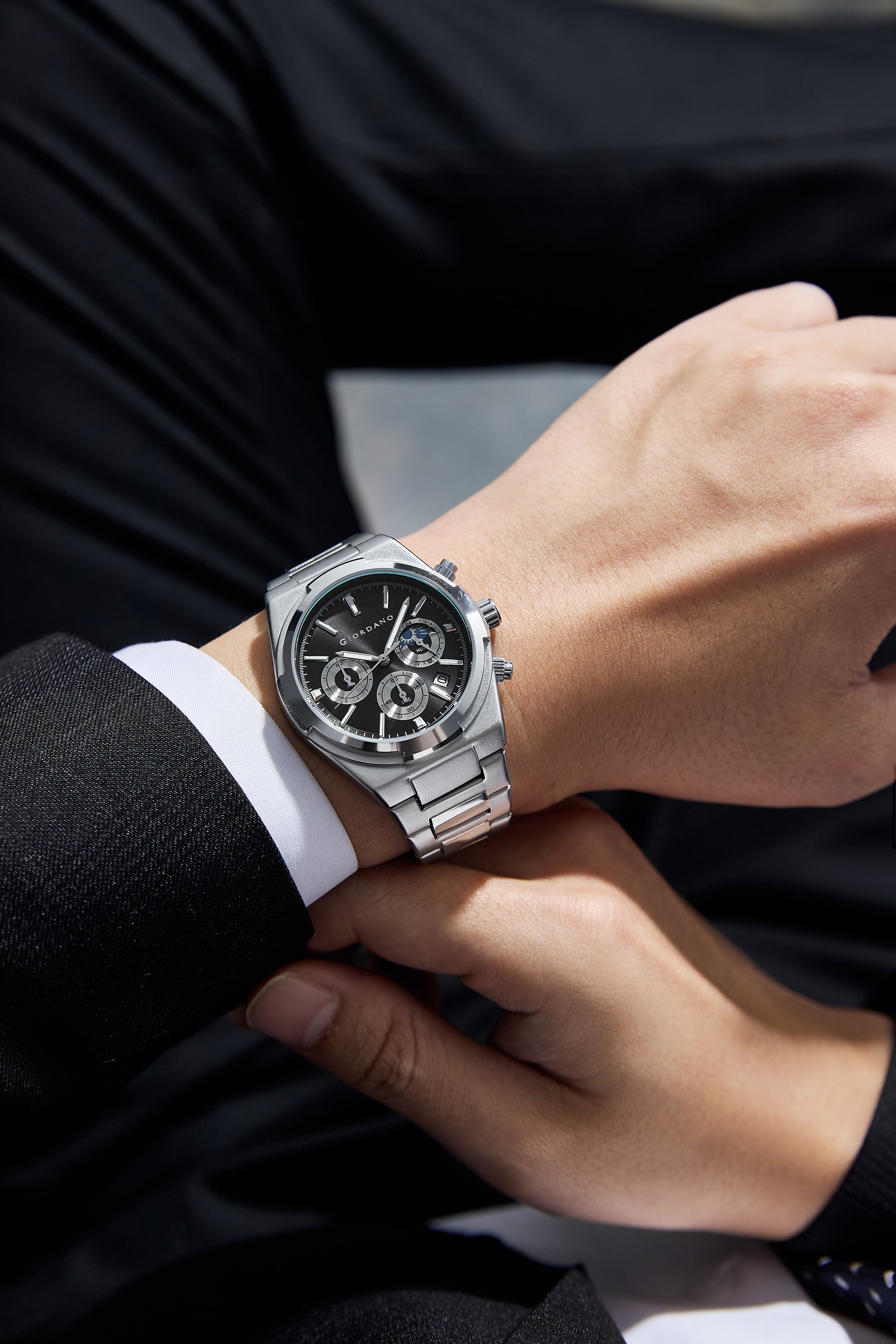 Giordano Luxury multifunctional Watch for Men with round dial, date display and Stainless Steel Strap | GZ-50152-22