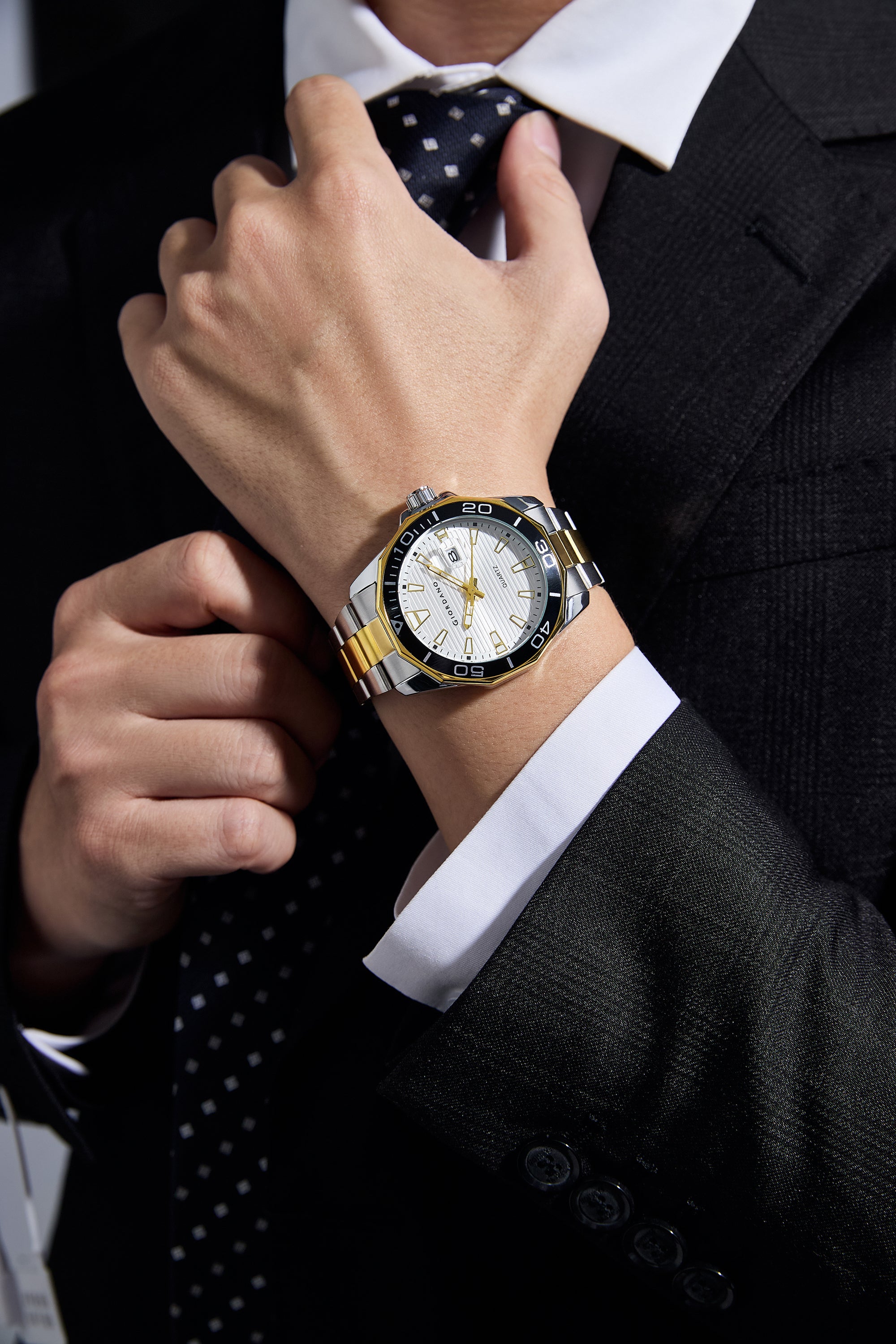 Giordano Stainless Steel Analog Watch for Men – Classic Sporty Design | Textured Dial, Quartz Movement and Date Display with Magnifier | GZ-50149-33