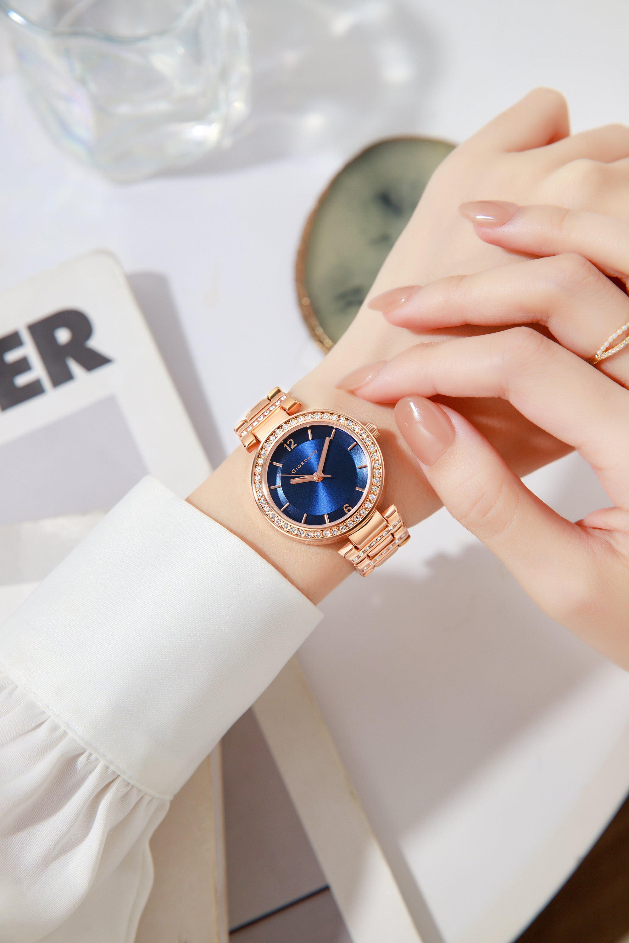 Giordano Eleganza Collection Analog Watch for Women with Diamond Studded Case and Urban Fashion Metal Strap Ladies Wrist Watch Gift for Women GD4051-44