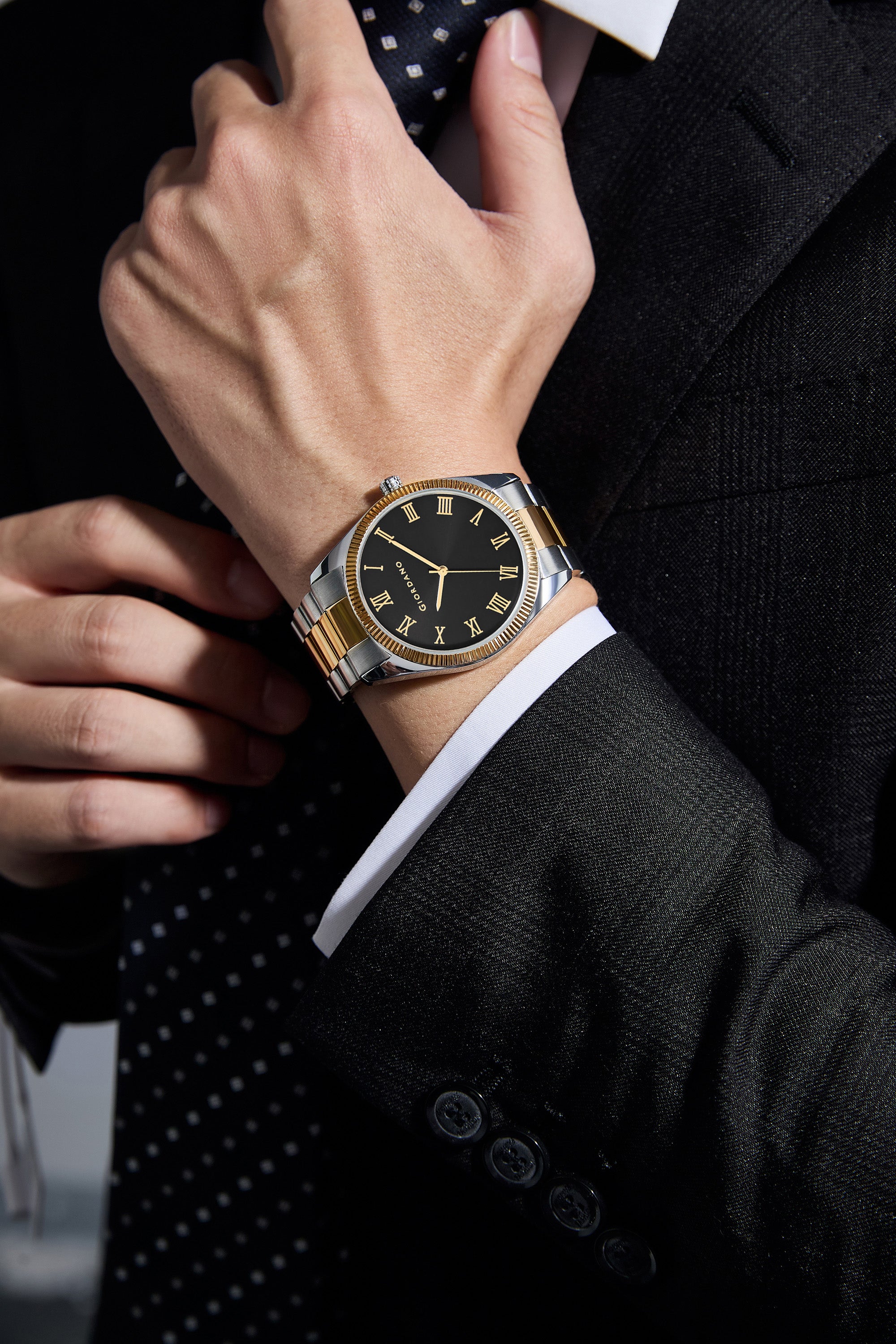 Giordano Analog Wrist Watch for Men Stylish Metal Strap with Water Resistant 3 Hand Mechanism for Men and Boys to Compliment Your Look/Ideal Gift for Male - GZ-50112-77