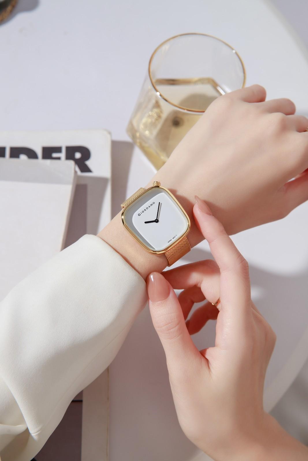 Giordano Analog Wrist Watch for Women with Stylish Metal Strap, Square dial and 3 Hand Mechanism GD-60006-66