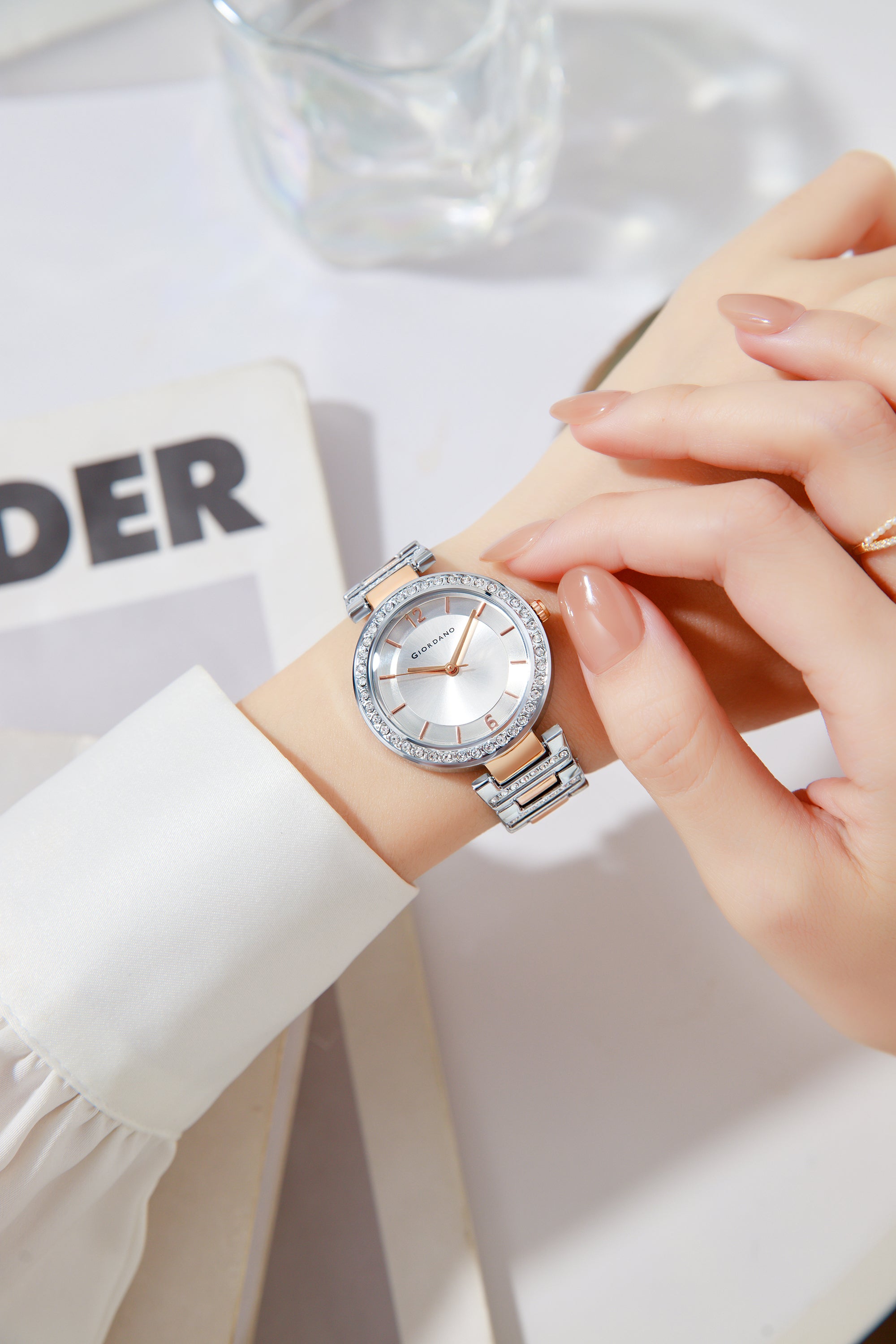 Giordano Eleganza Collection Analog Watch for Women with Diamond Studded Case and Urban Fashion Metal Strap Ladies Wrist Watch Gift for Women GD4051-22