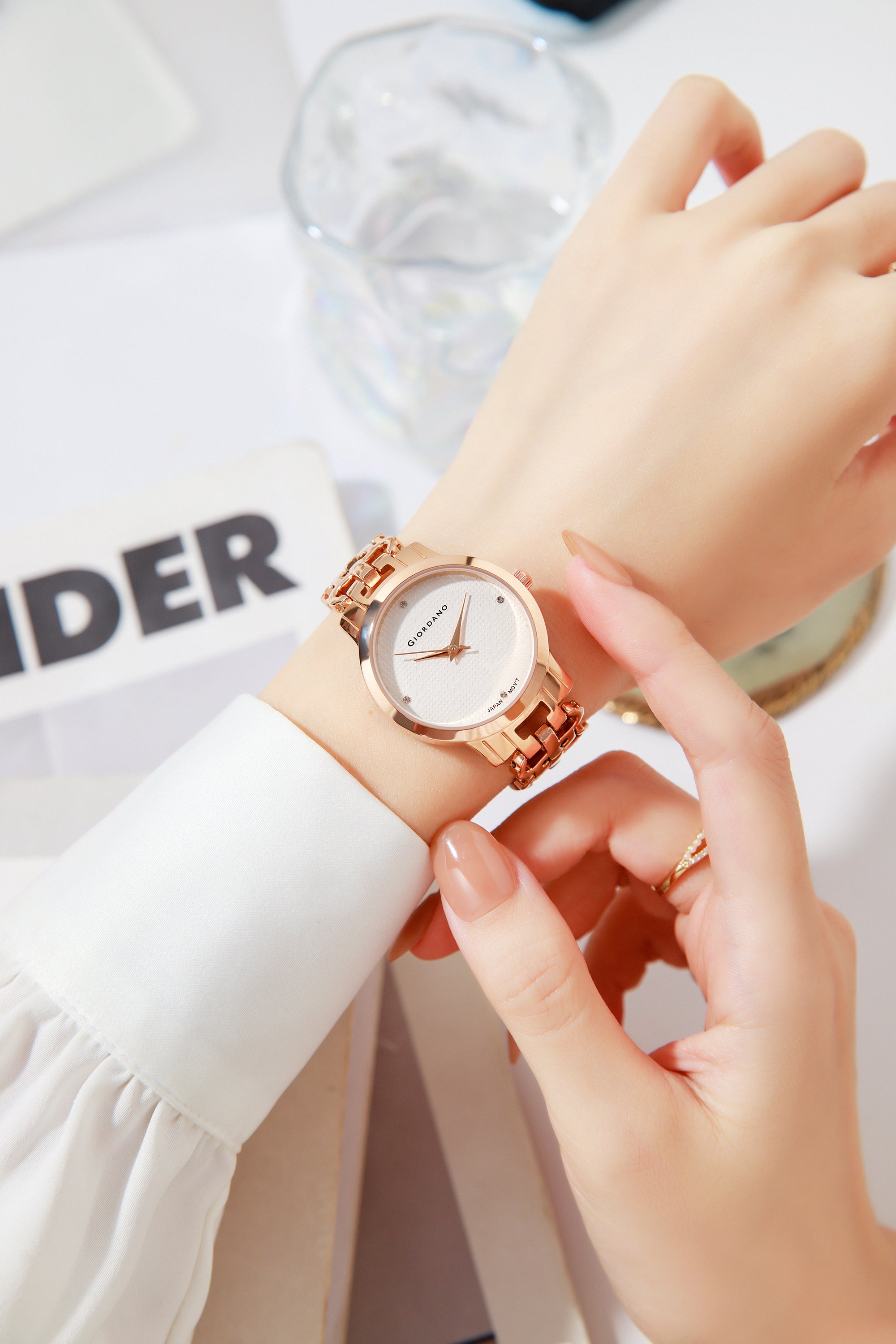 Giordano Fashionista Collection Analog Watch for Women with Classy Dial, Bracelet Strap and Stylish & Elegant Design C2204-22