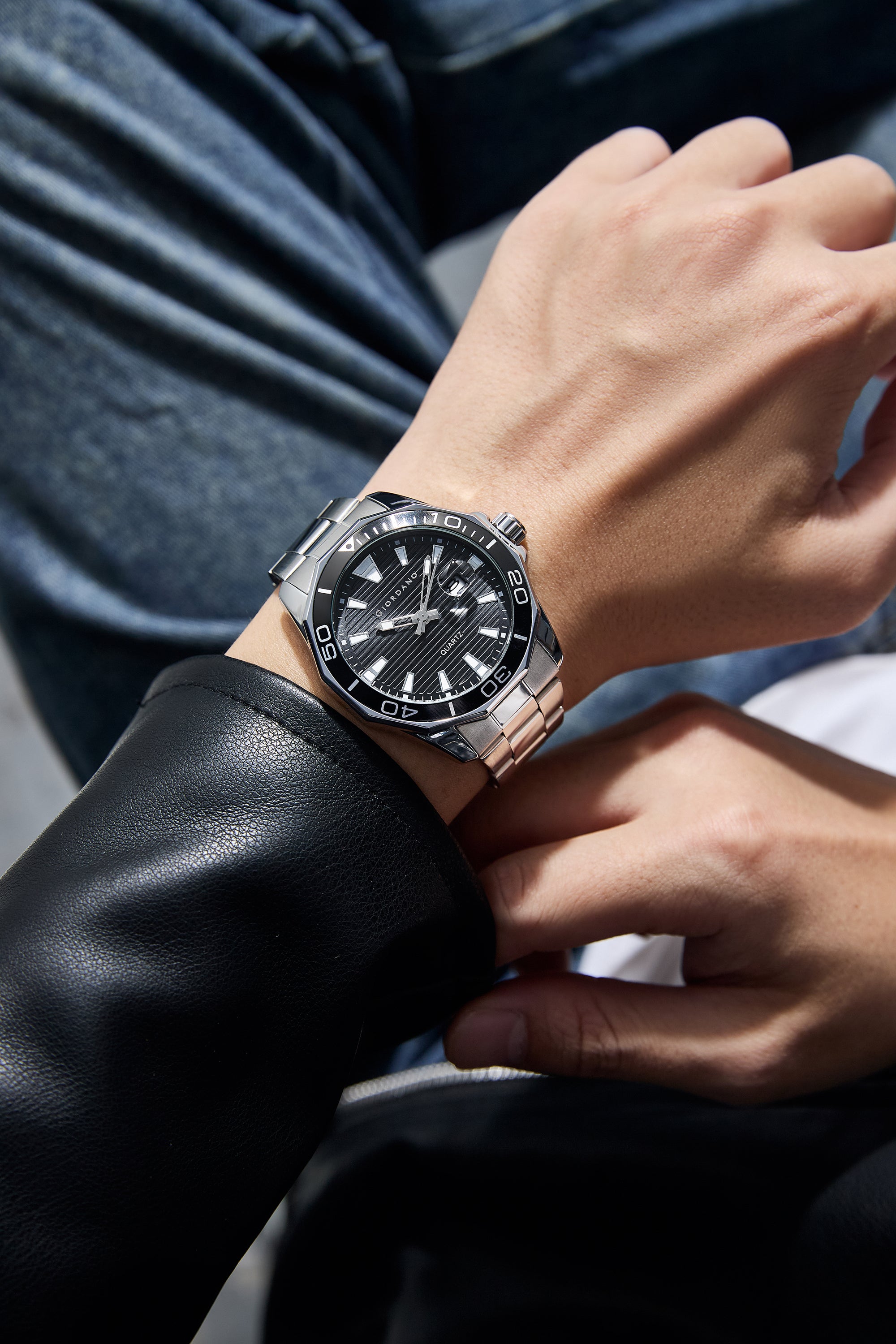 Giordano Stainless Steel Analog Watch for Men – Classic Sporty Design | Textured Dial, Quartz Movement and Date Display with Magnifier | GZ-50149-44