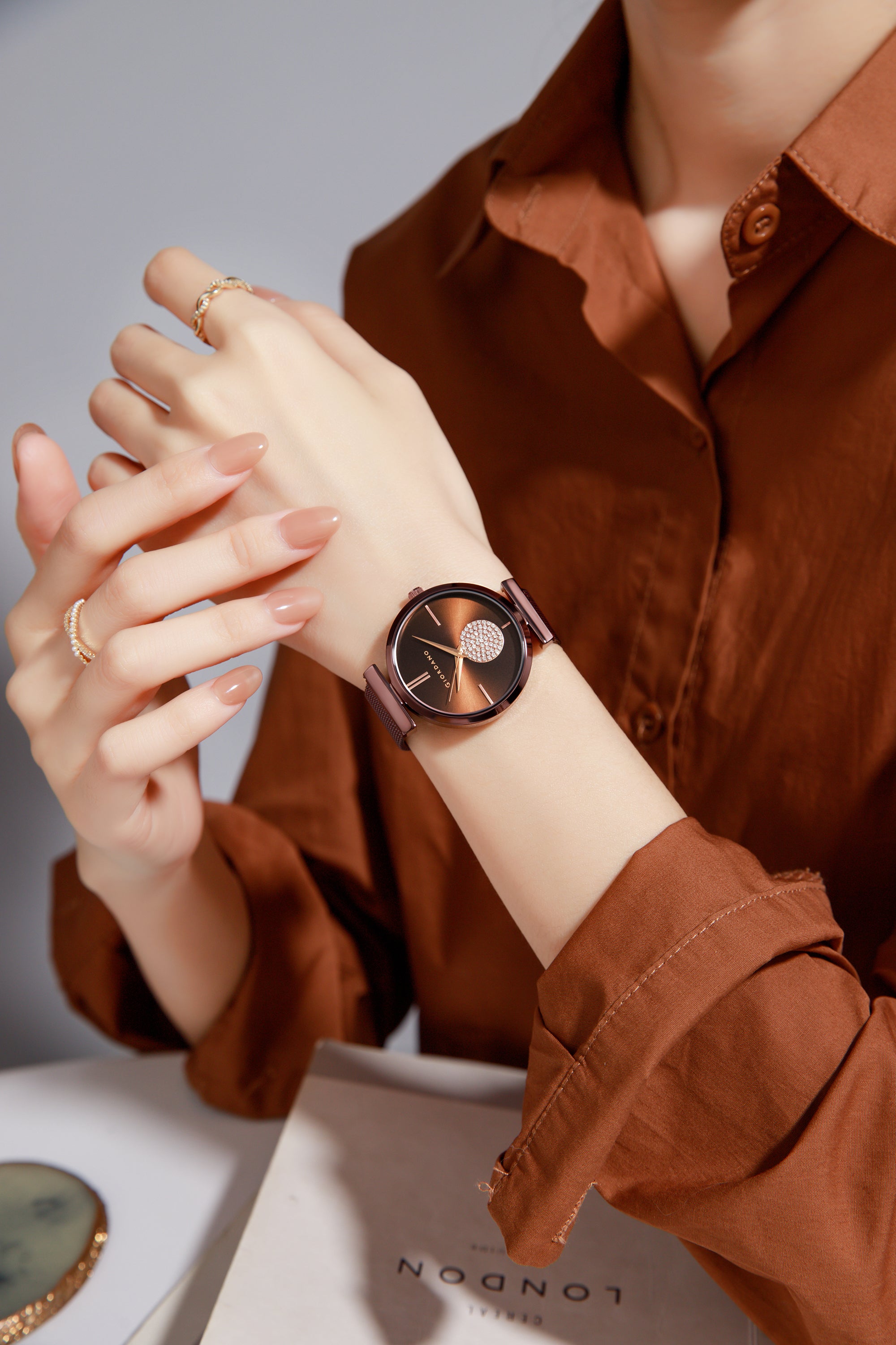 Giordano Eleganza Collection Analog Watch for Women with Crystal Studded Dial and Metallic Mesh Strap GD-4066-11