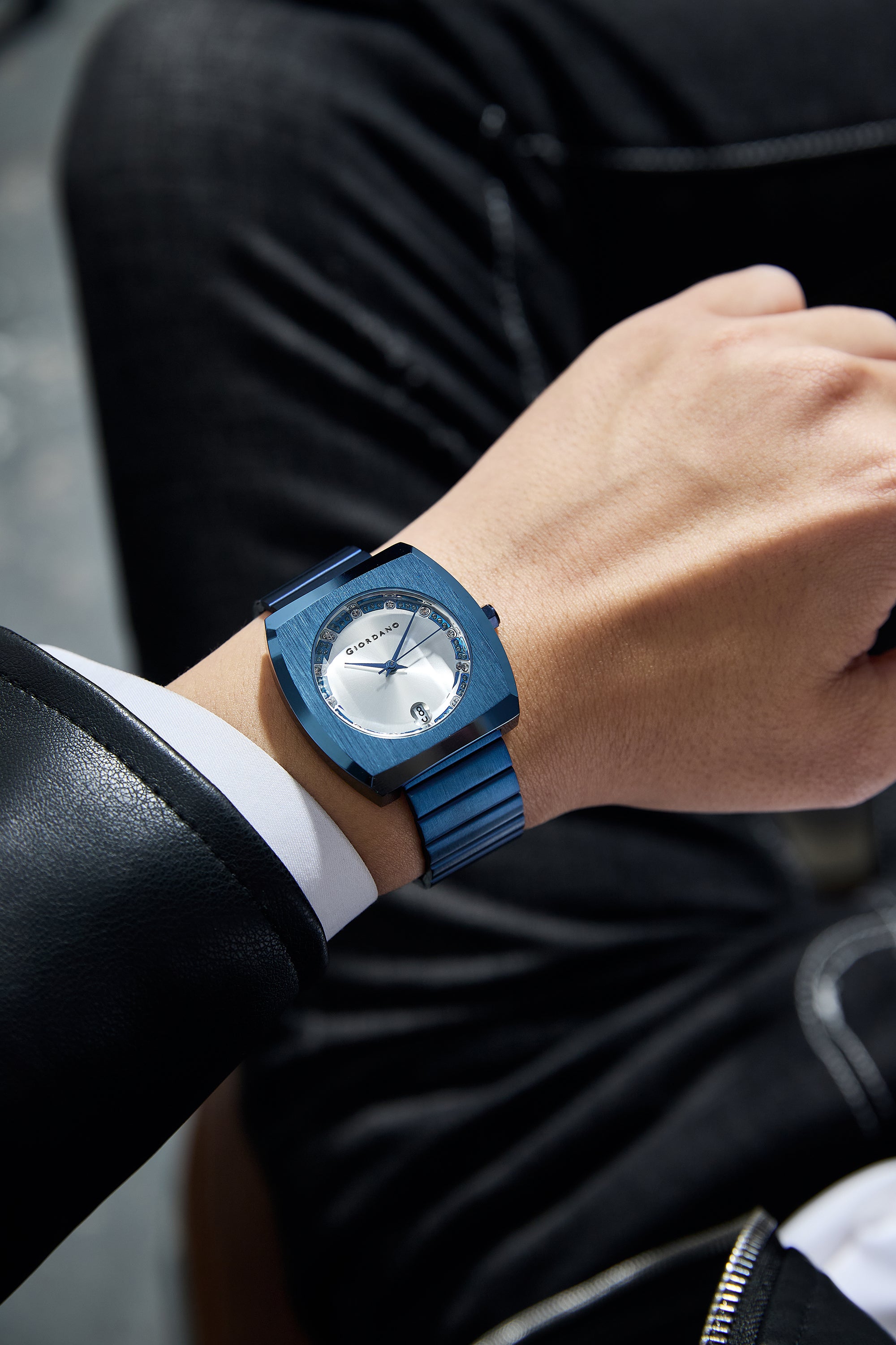 Giordano Square Analog Watch for men –  Sunray gloss Dial with Crystal Hour Markers, Date Display & Stainless Steel Strap – Stylish Luxury Timepiece | GZ-50155-33