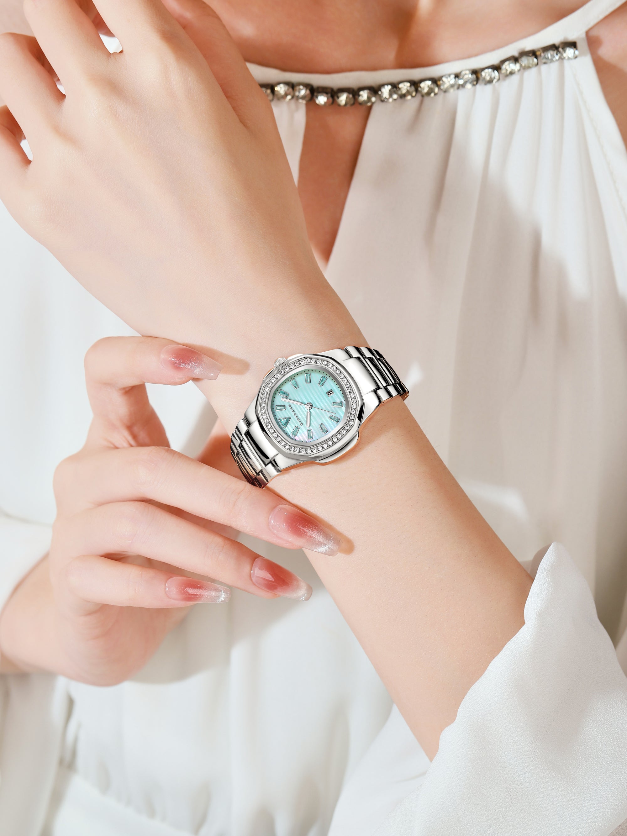 Giordano Luxury Watch for Women with crystal indices ,textured Dial, stainless steel strap and date display | GZ-60116-11