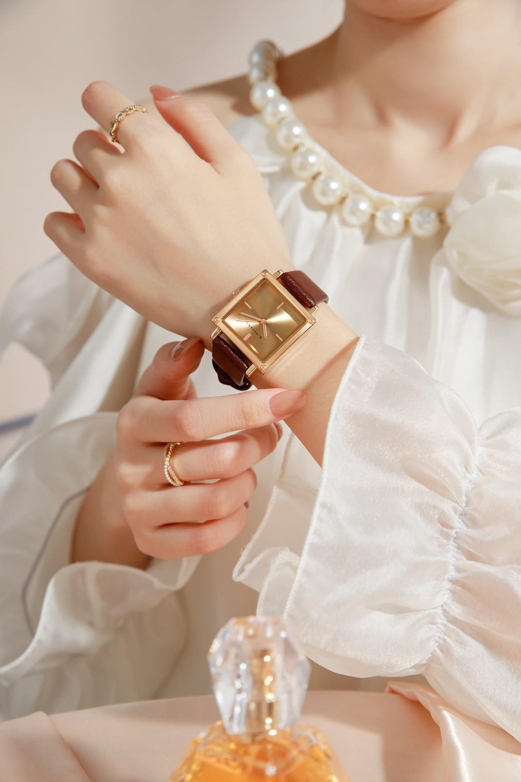 GIORDANO Classic Analog Watch for Women | Sunray Square Dial, Minimal Index Markers & Leather Strap - GZ-60124-01