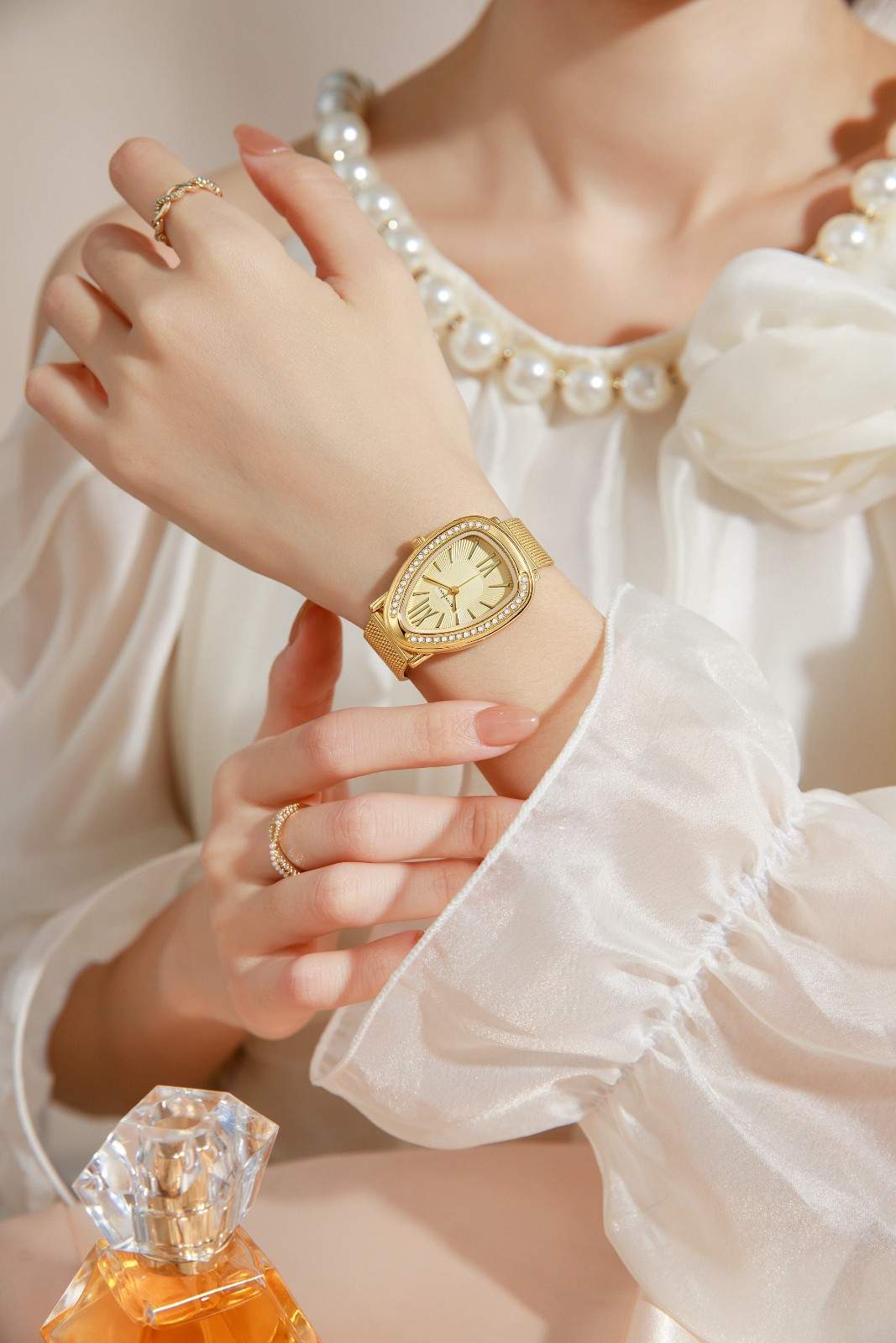 GIORDANO Elegant Analog Watch for Women | Textured Teardrop Dial, Crystal-Studded Oval Case Bezel & Stainless Steel Mesh Strap - GZ-60123-33