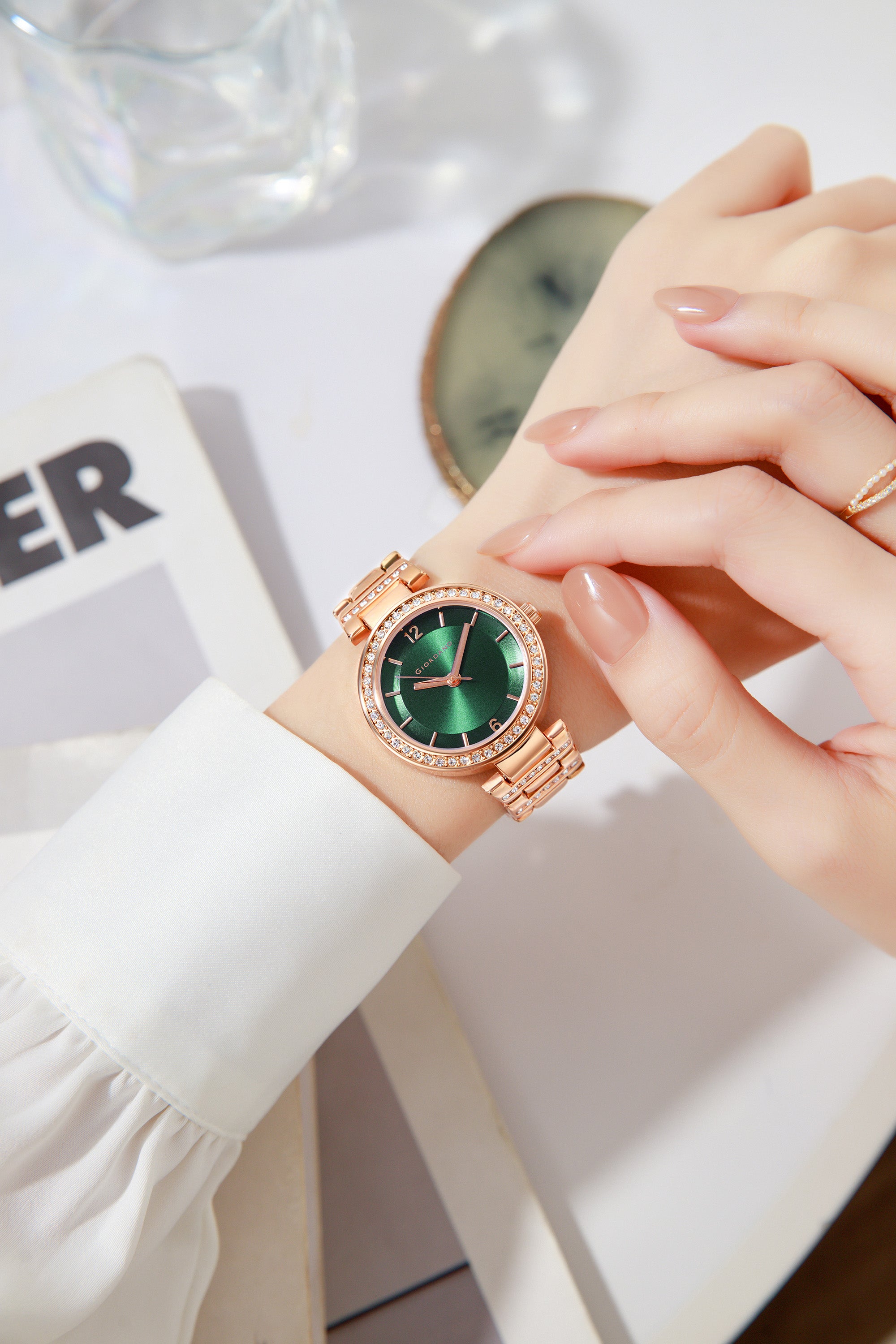 Giordano Eleganza Collection Analog Watch for Women with Diamond Studded Case and Urban Fashion Metal Strap Ladies Wrist Watch Gift for Women GD4051-55