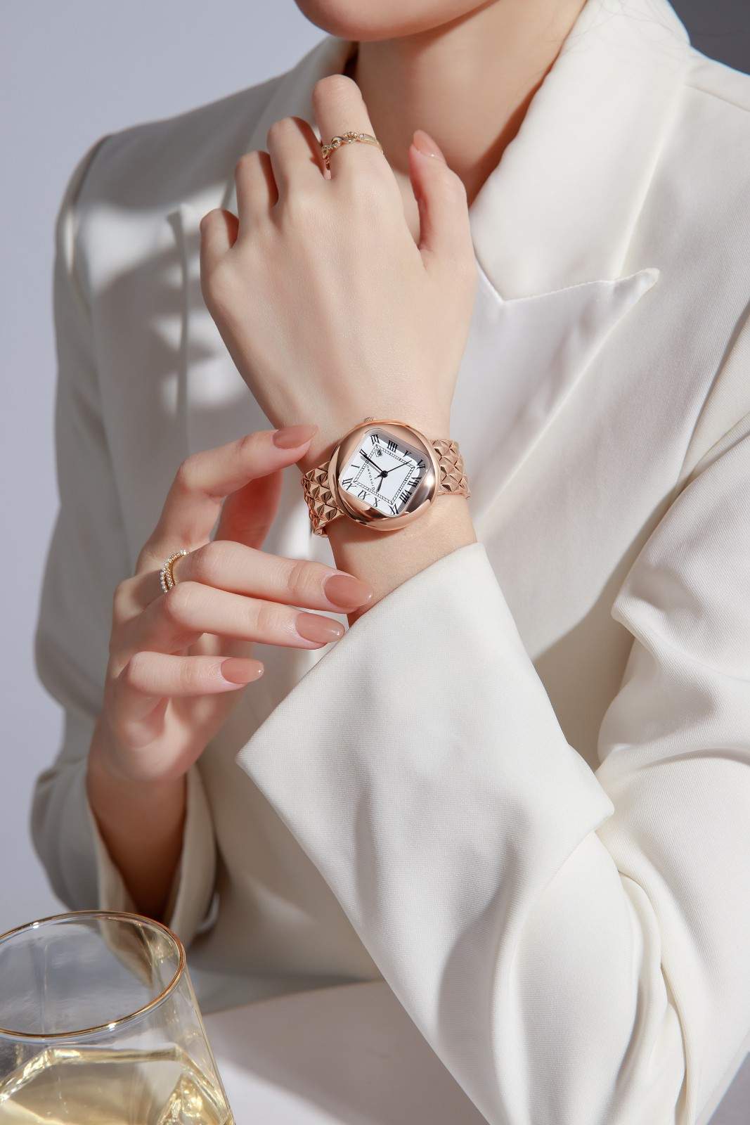 Giordano Elegant Analoge Watch for Women - Unique Rounded-Square Dial, Roman Numeral Dial, Date Display and Textured Stainless Steel Strap | GZ-60121-22