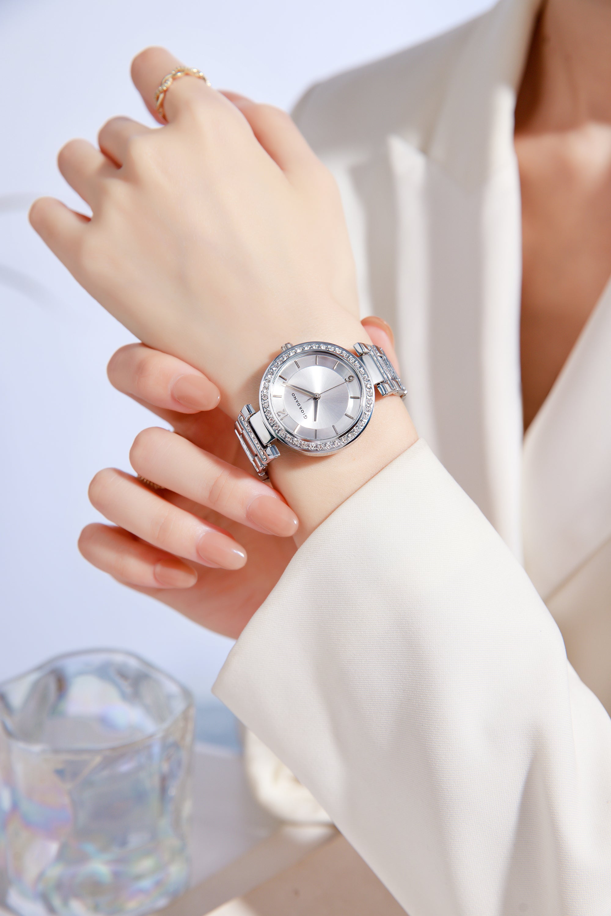 Giordano Eleganza Collection Analog Watch for Women with Diamond Studded Case and Urban Fashion Metal Strap Ladies Wrist Watch Gift for Women GD4051-11