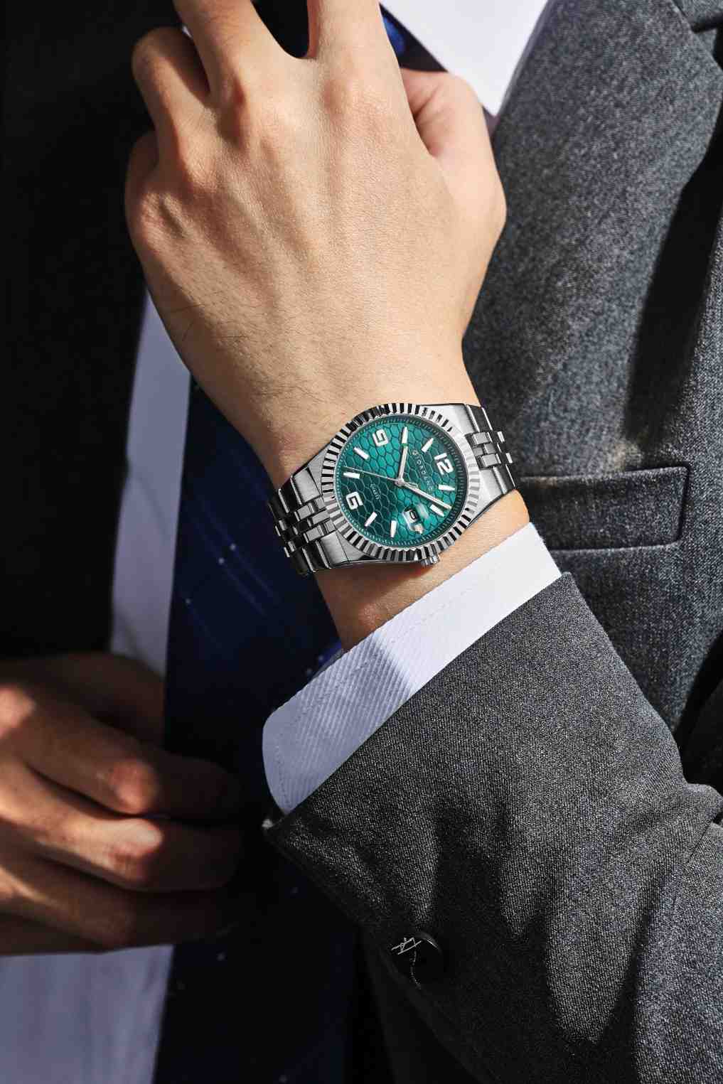 GIORDANO Analog Watch for Men with Honeycomb Dial, Fluted Bezel, Stainless Steel Strap, Date Window & Luminous Hour Markers - GZ-50172-11