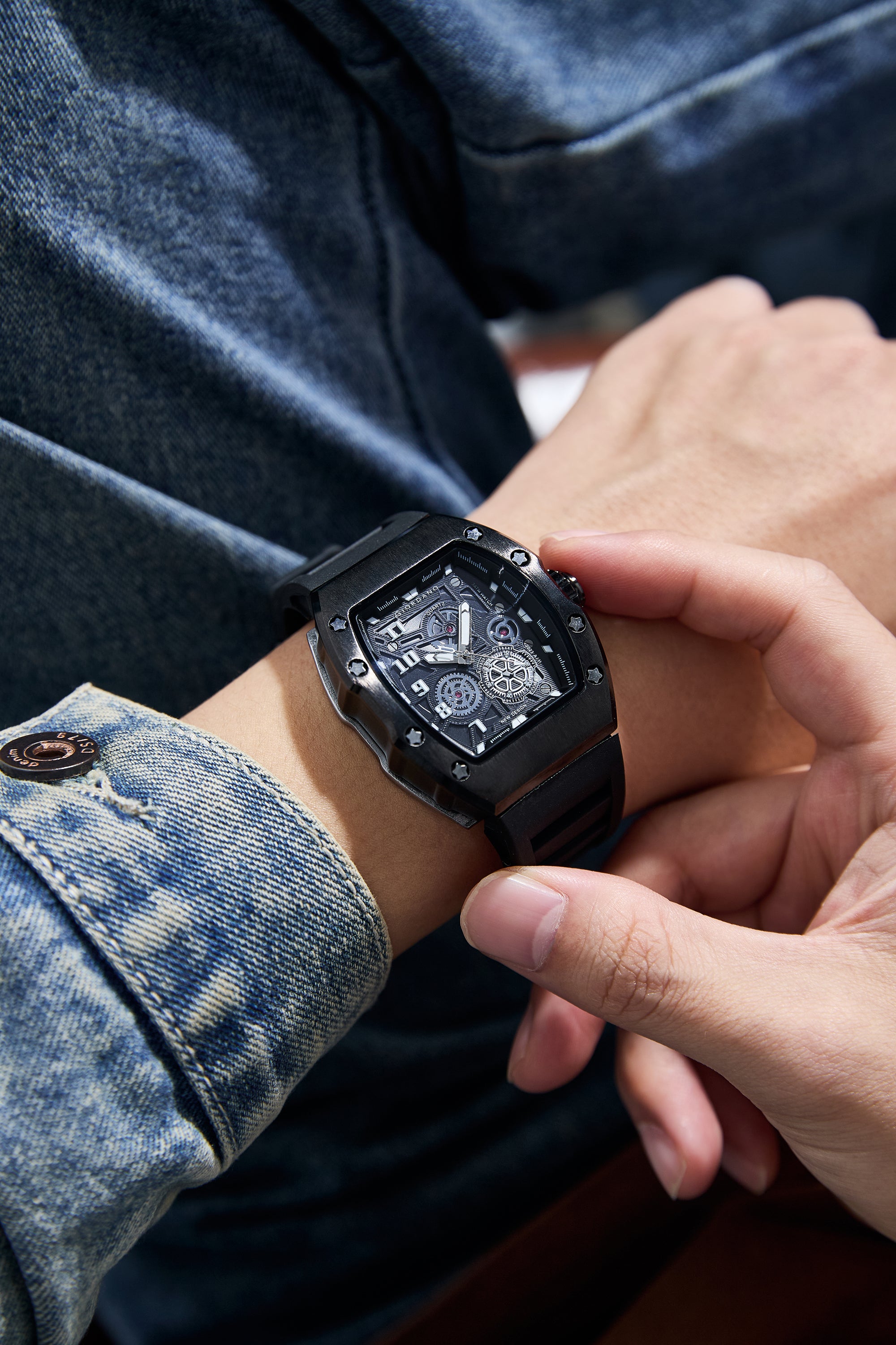 Giordano Sqaure Analog Casual Sporty Watch for Men – Mechanical-Inspired Design dial, Quartz Movement, silicon strap and date display | GZ-50150-01