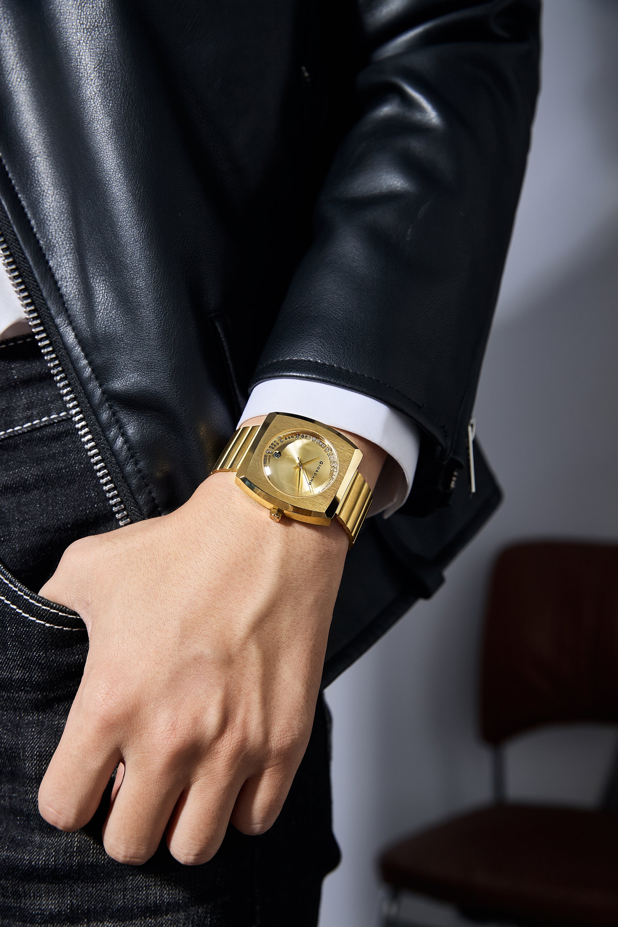 Giordano Square Analog Watch for men –  Sunray gloss Dial with Crystal Hour Markers, Date Display & Stainless Steel Strap – Stylish Luxury Timepiece | GZ-50155-22