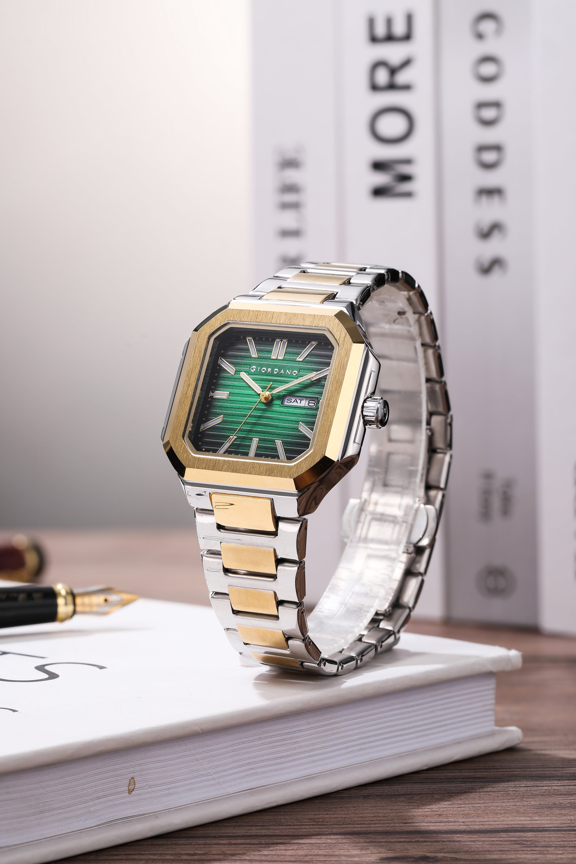 Giordano Square formal Watch for men – Textured Dial,Day & Date Display and Stylish stainless steel strap GZ-50140-44