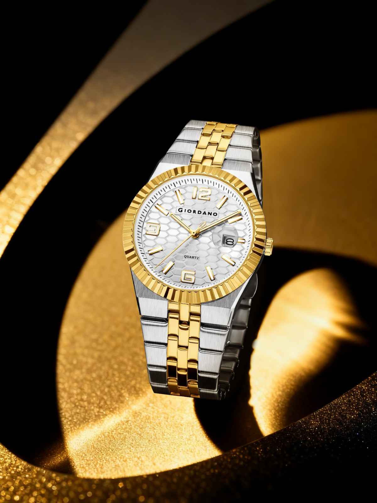 GIORDANO Analog Watch for Men with Honeycomb Dial, Fluted Bezel, Stainless Steel Strap, Date Window & Luminous Hour Markers - GZ-50172-22