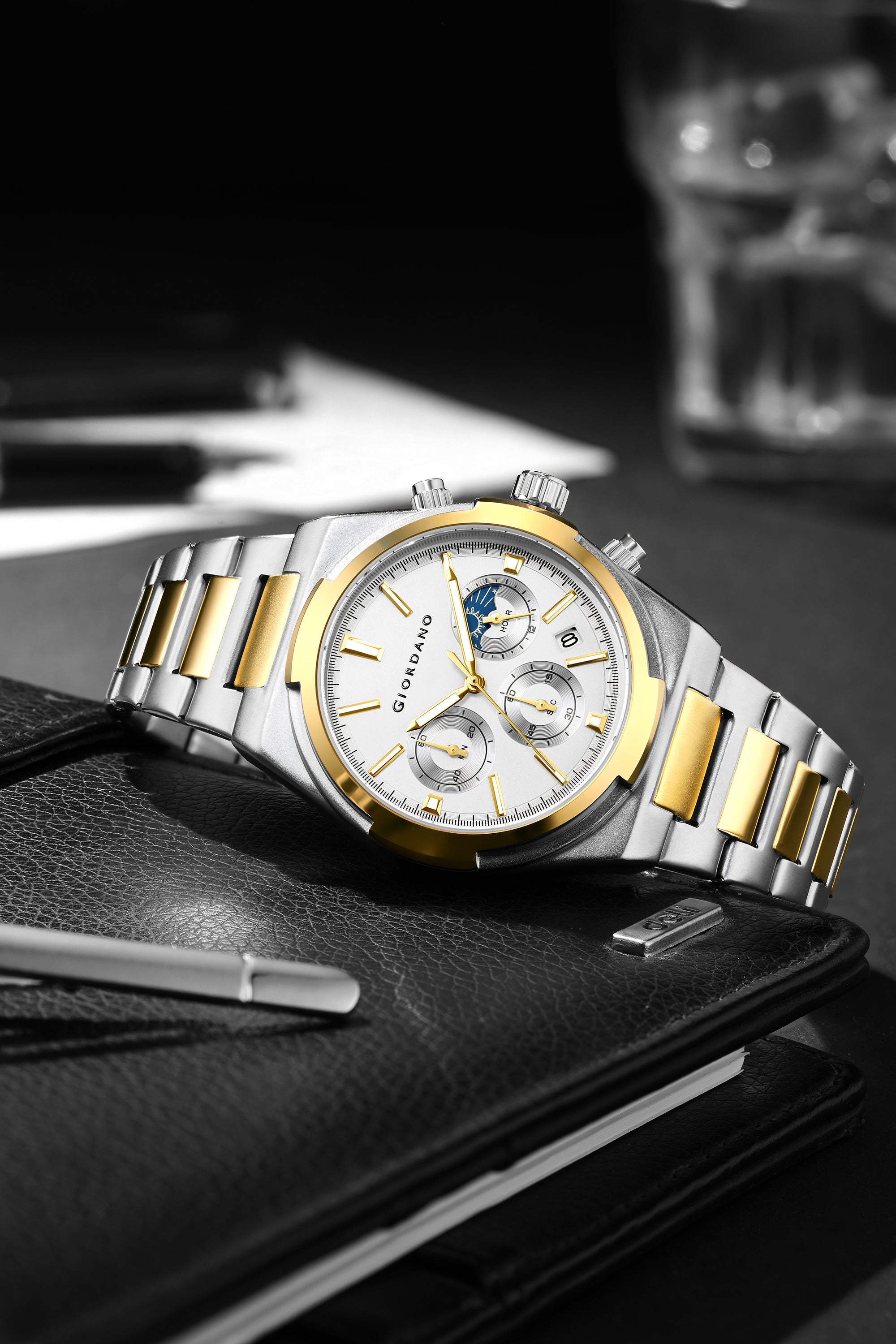 Giordano Luxury multifunctional Watch for Men with round dial, date display and Stainless Steel Strap | GZ-50152-55