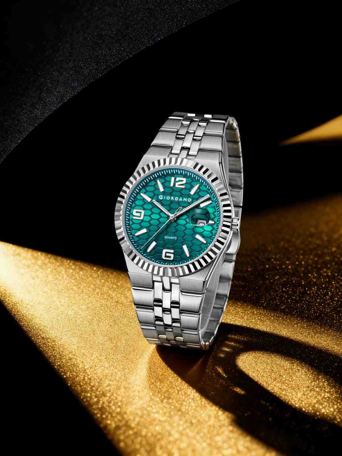 GIORDANO Analog Watch for Men with Honeycomb Dial, Fluted Bezel, Stainless Steel Strap, Date Window & Luminous Hour Markers - GZ-50172-11