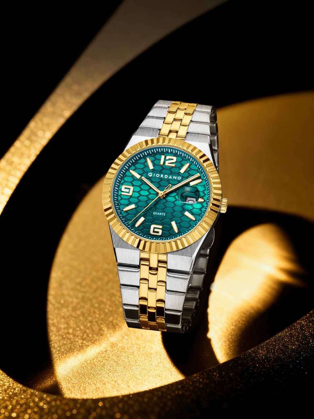 GIORDANO Analog Watch for Men with Honeycomb Dial, Fluted Bezel, Stainless Steel Strap, Date Window & Luminous Hour Markers - GZ-50172-33