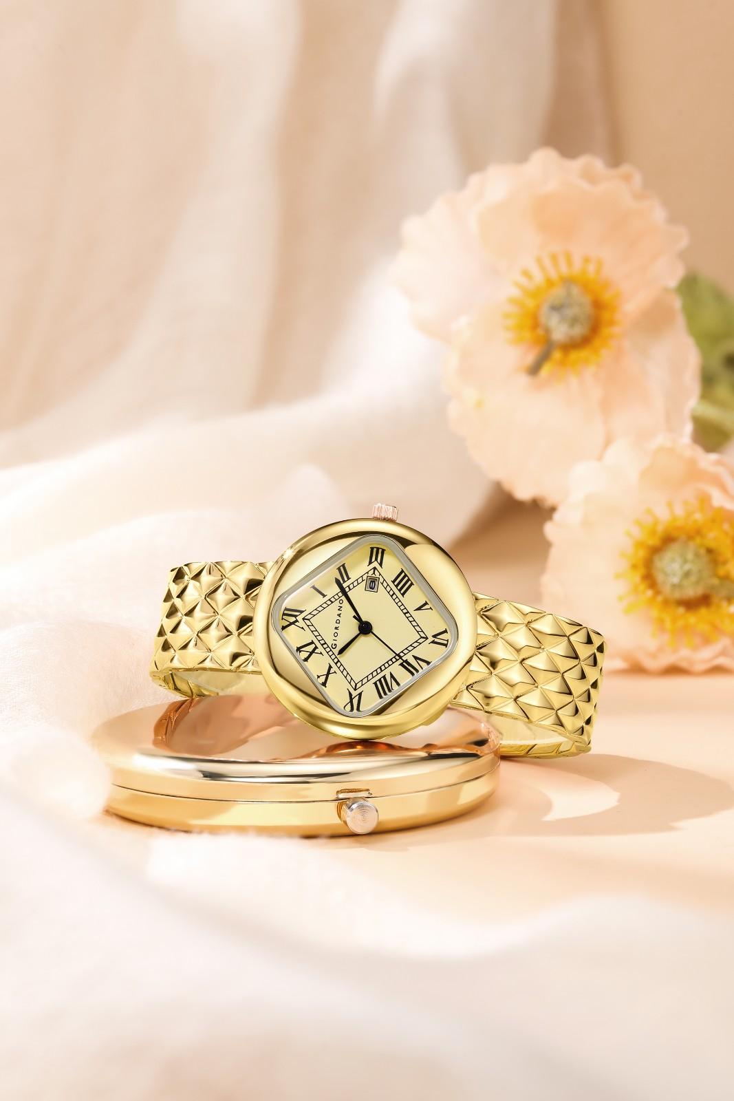 Giordano Elegant Analoge Watch for Women - Unique Rounded-Square Dial, Roman Numeral Dial, Date Display and Textured Stainless Steel Strap | GZ-60121-33