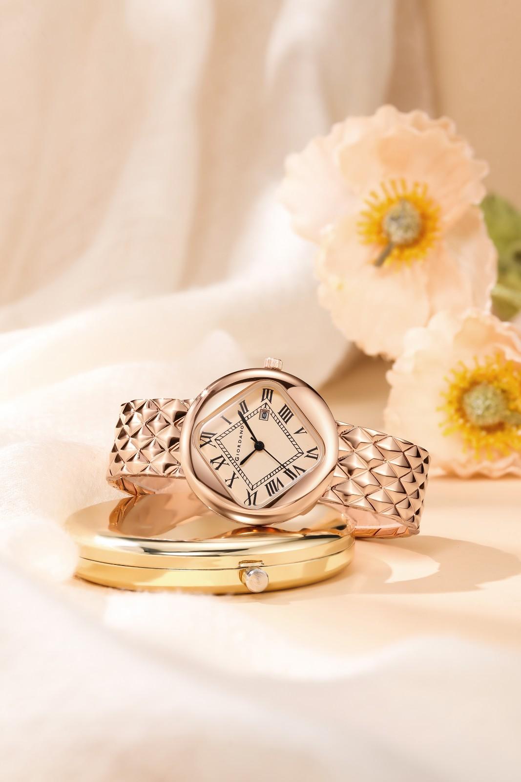 Giordano Elegant Analoge Watch for Women - Unique Rounded-Square Dial, Roman Numeral Dial, Date Display and Textured Stainless Steel Strap | GZ-60121-11