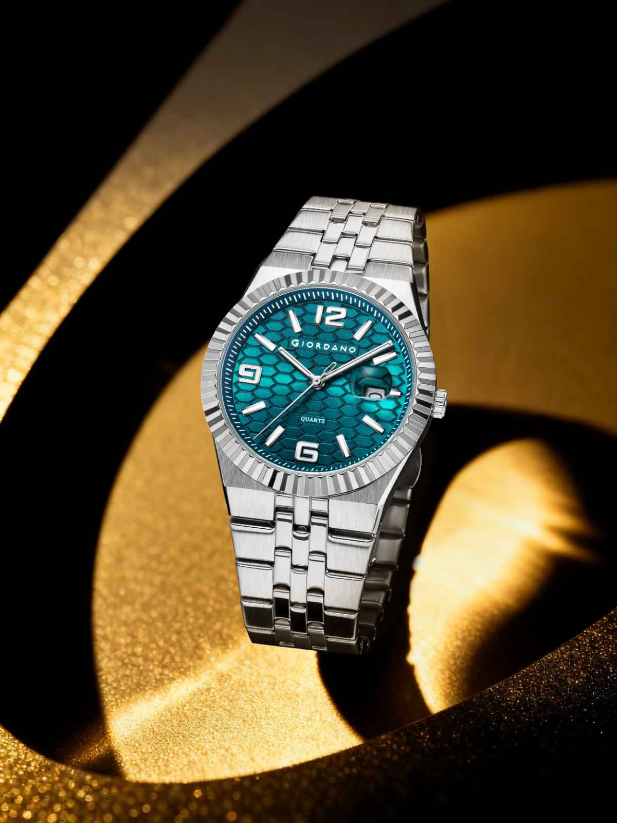 GIORDANO Analog Watch for Men with Honeycomb Dial, Fluted Bezel, Stainless Steel Strap, Date Window & Luminous Hour Markers - GZ-50172-11