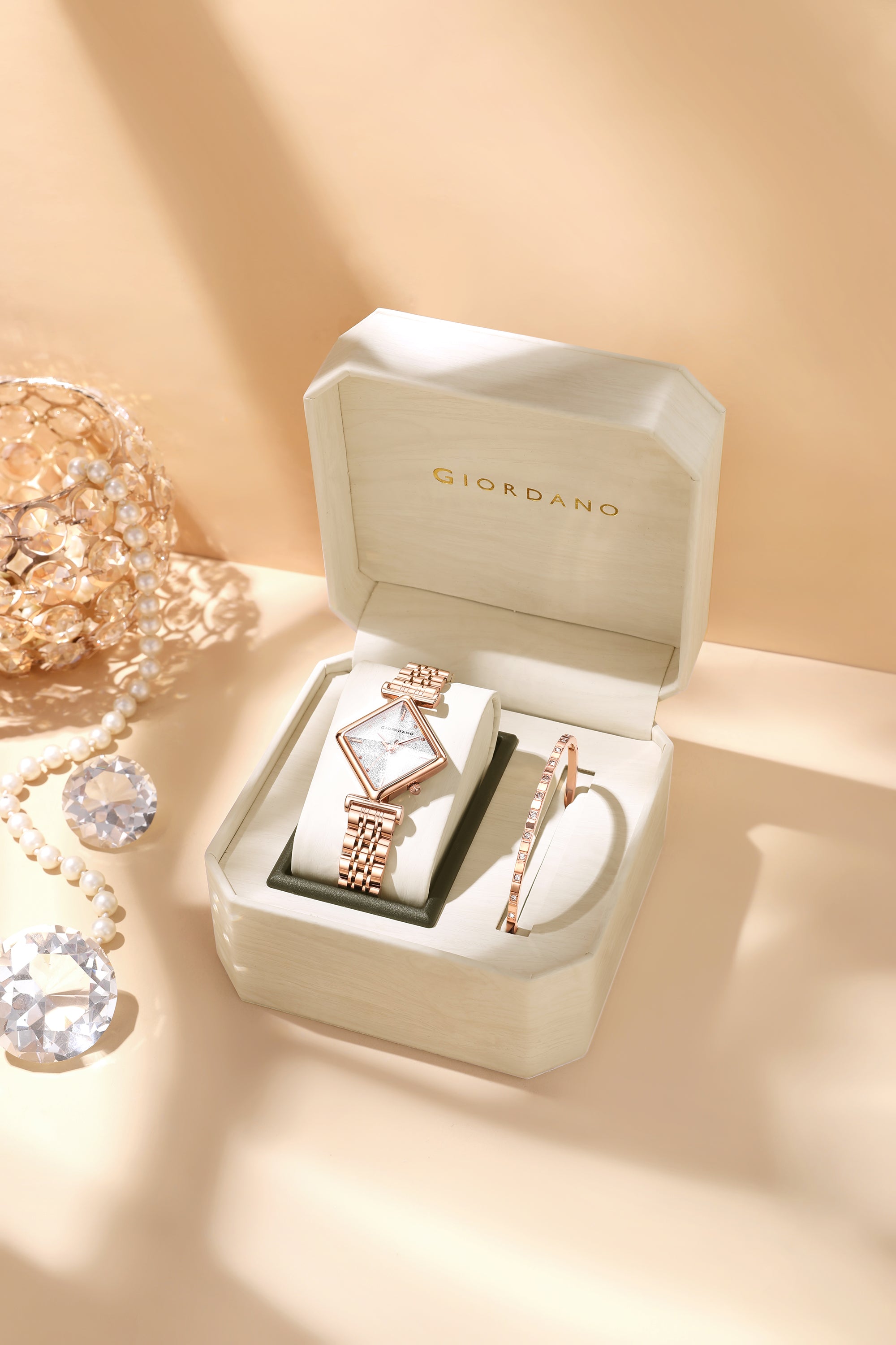 Giordano Rose Gold Analog Watch For Women with Bracelet Set – Diamond-Shaped Shimmer Dial, Crystal Detailing & Stainless Steel Strap – Elegant Gift Combo for Women | GZ-60106-11