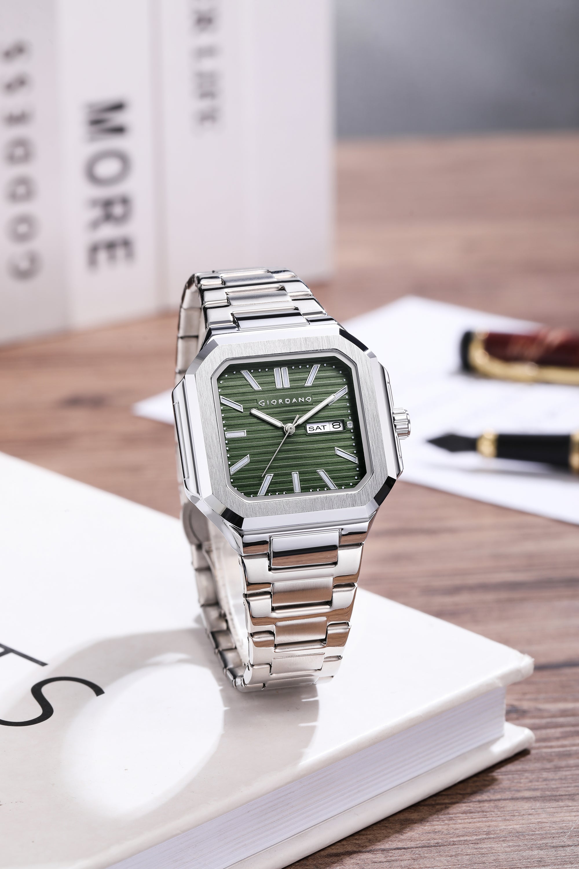 Giordano Square formal Watch for men – Textured Dial,Day & Date Display and Stylish stainless steel strap GZ-50140-33