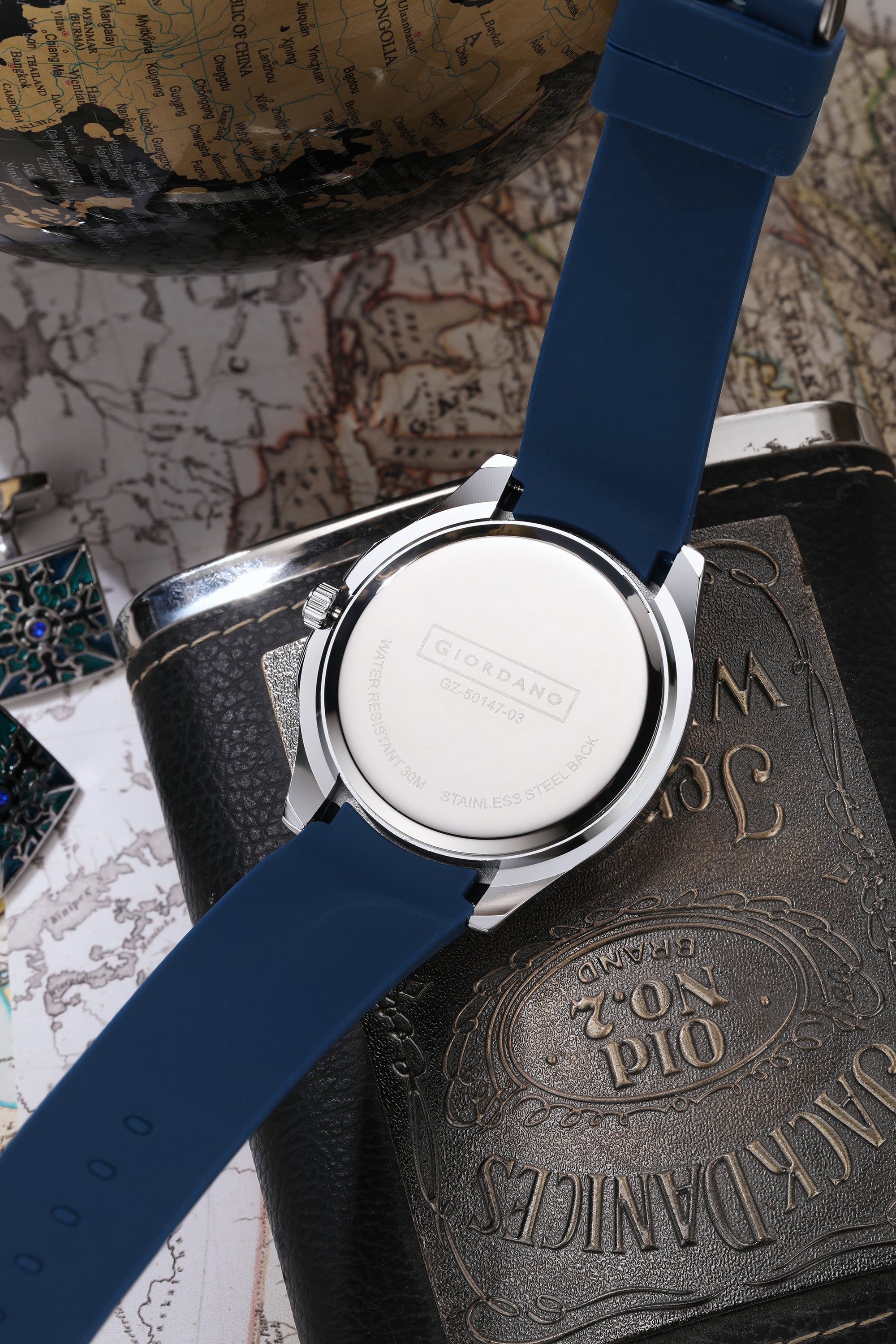 Giordano Stylish World Map design Watch for men with round dial and textured Silicone strap  | GZ-50147-03