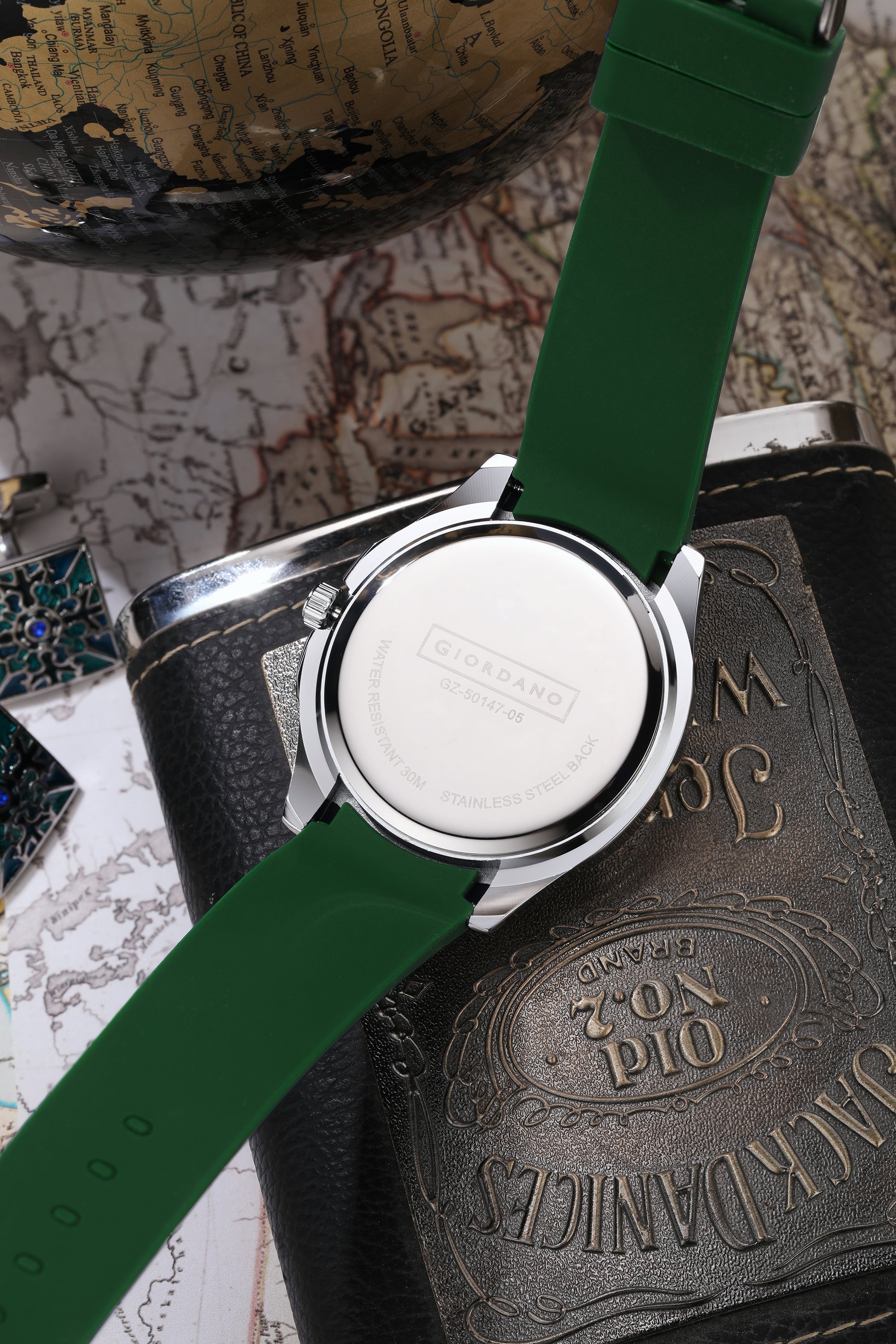 Giordano Stylish World Map design Watch for men with round dial and textured Silicone strap  | GZ-50147-05