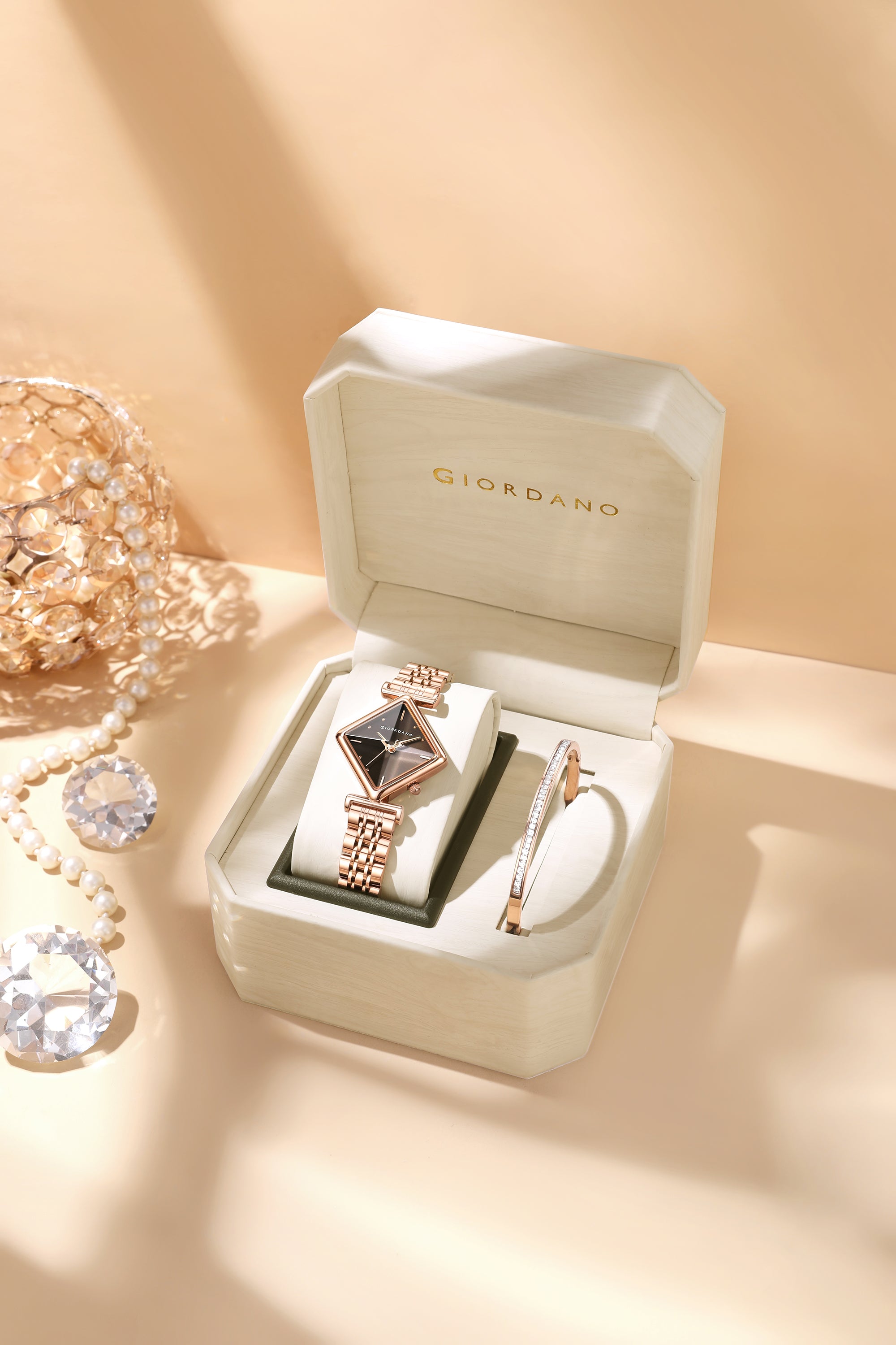 Giordano Rose Gold Analog Watch For Women with Bracelet Set – Diamond-Shaped Shimmer Dial, Crystal Detailing & Stainless Steel Strap – Elegant Gift Combo for Women | GZ-60106-44