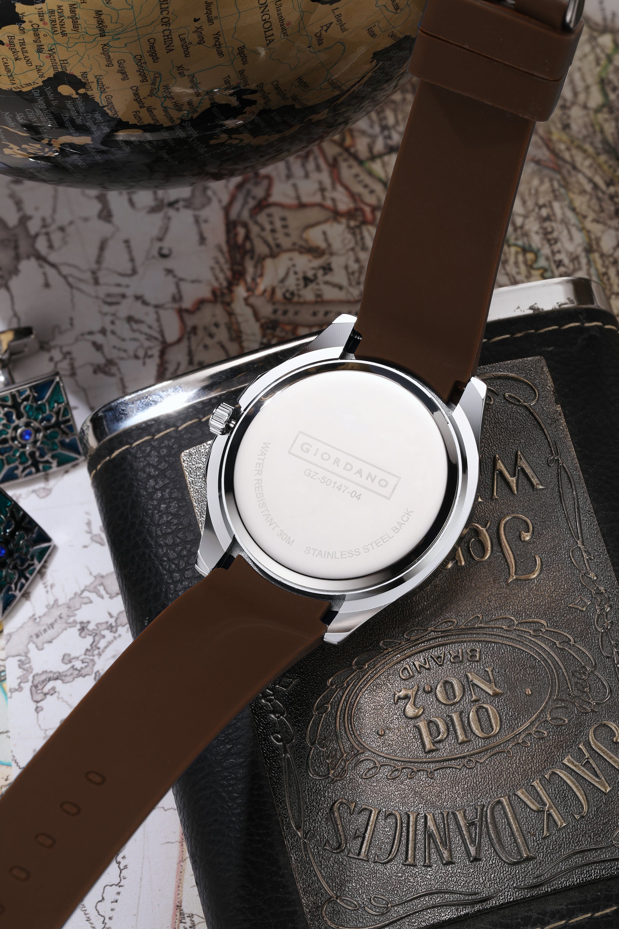 Giordano Stylish World Map design Watch for men with round dial and textured Silicone strap  | GZ-50147-04
