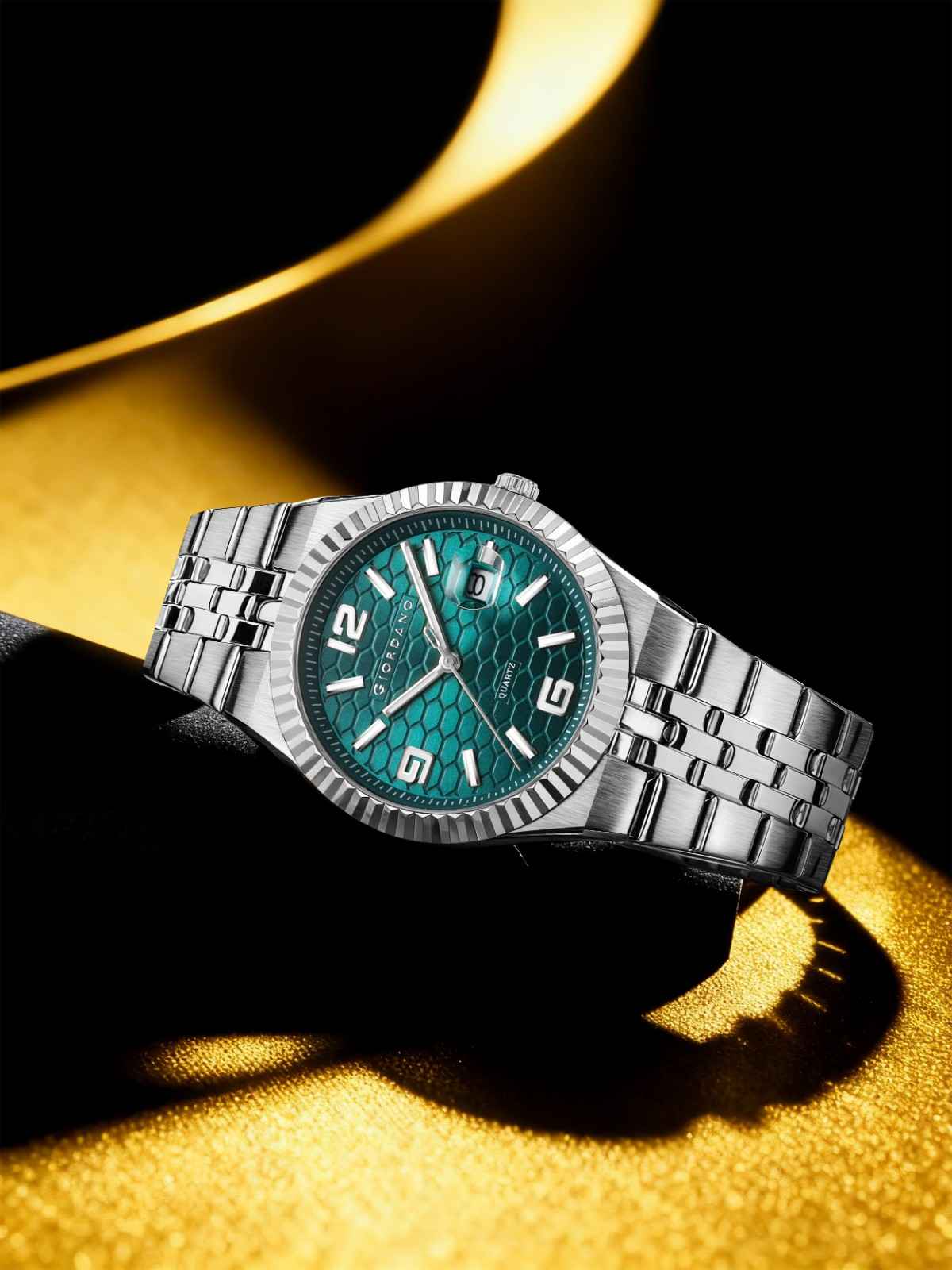 GIORDANO Analog Watch for Men with Honeycomb Dial, Fluted Bezel, Stainless Steel Strap, Date Window & Luminous Hour Markers - GZ-50172-11