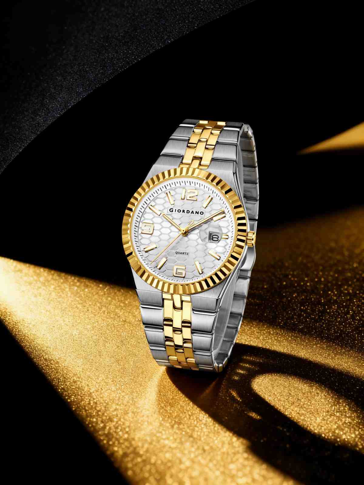 GIORDANO Analog Watch for Men with Honeycomb Dial, Fluted Bezel, Stainless Steel Strap, Date Window & Luminous Hour Markers - GZ-50172-22