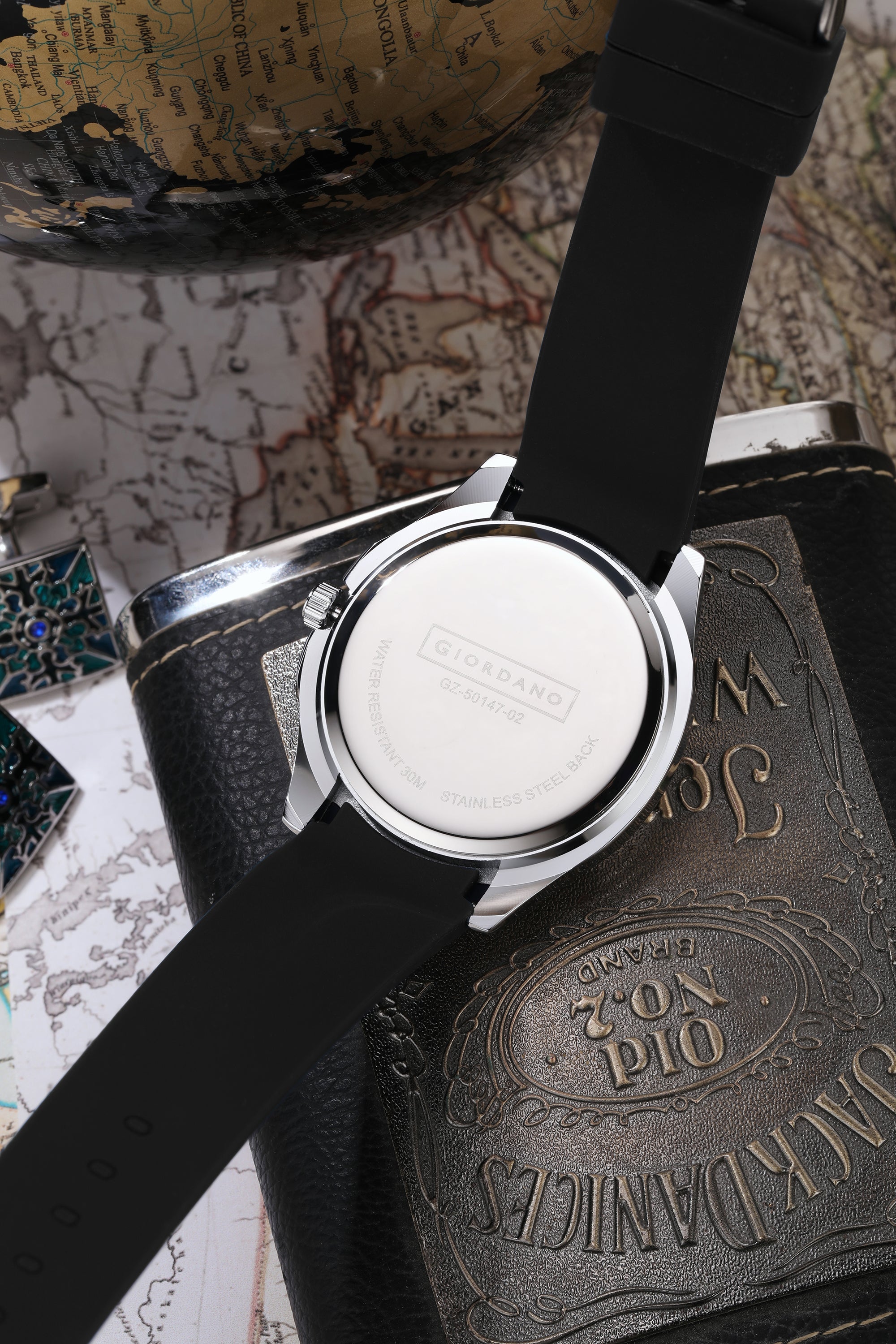 Giordano Stylish World Map design Watch for men with round dial and textured Silicone strap  | GZ-50147-02